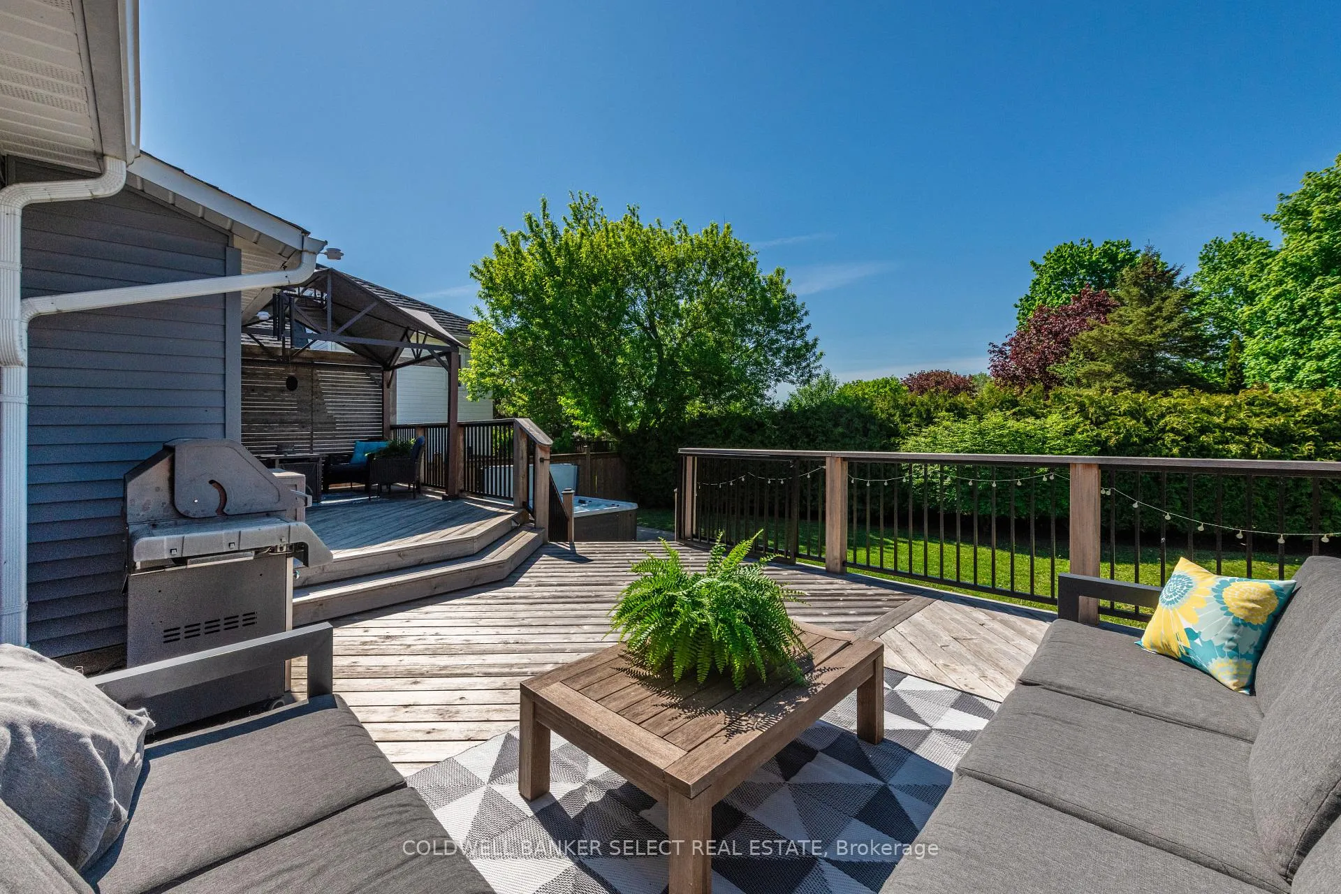 Photo 30 of 149 Ellwood Drive W, Caledon, Bolton West — HOMEH