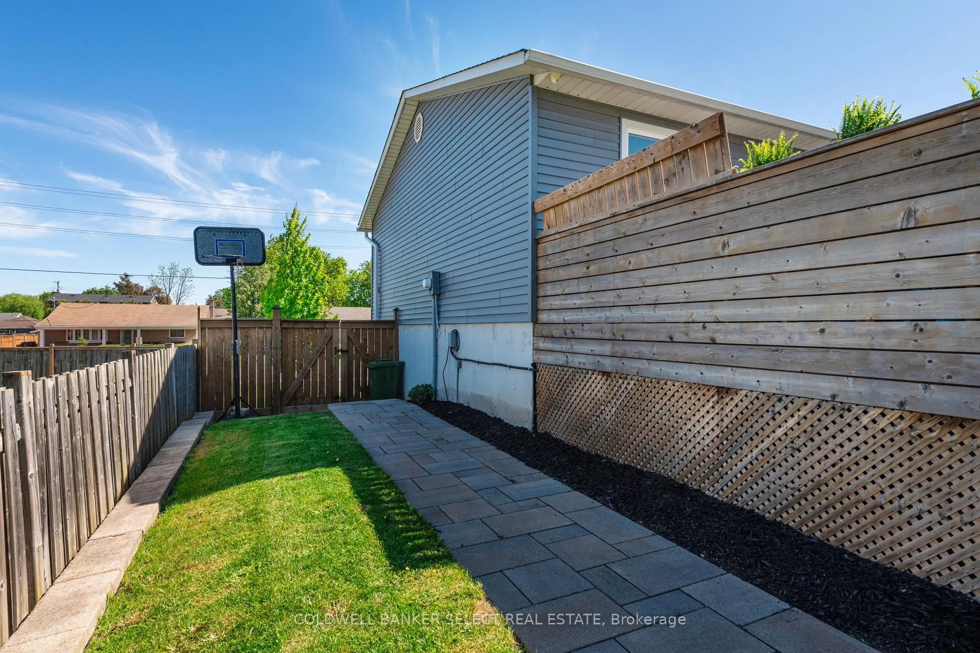 Photo 34 of 149 Ellwood Drive W, Caledon, Bolton West — HOMEH