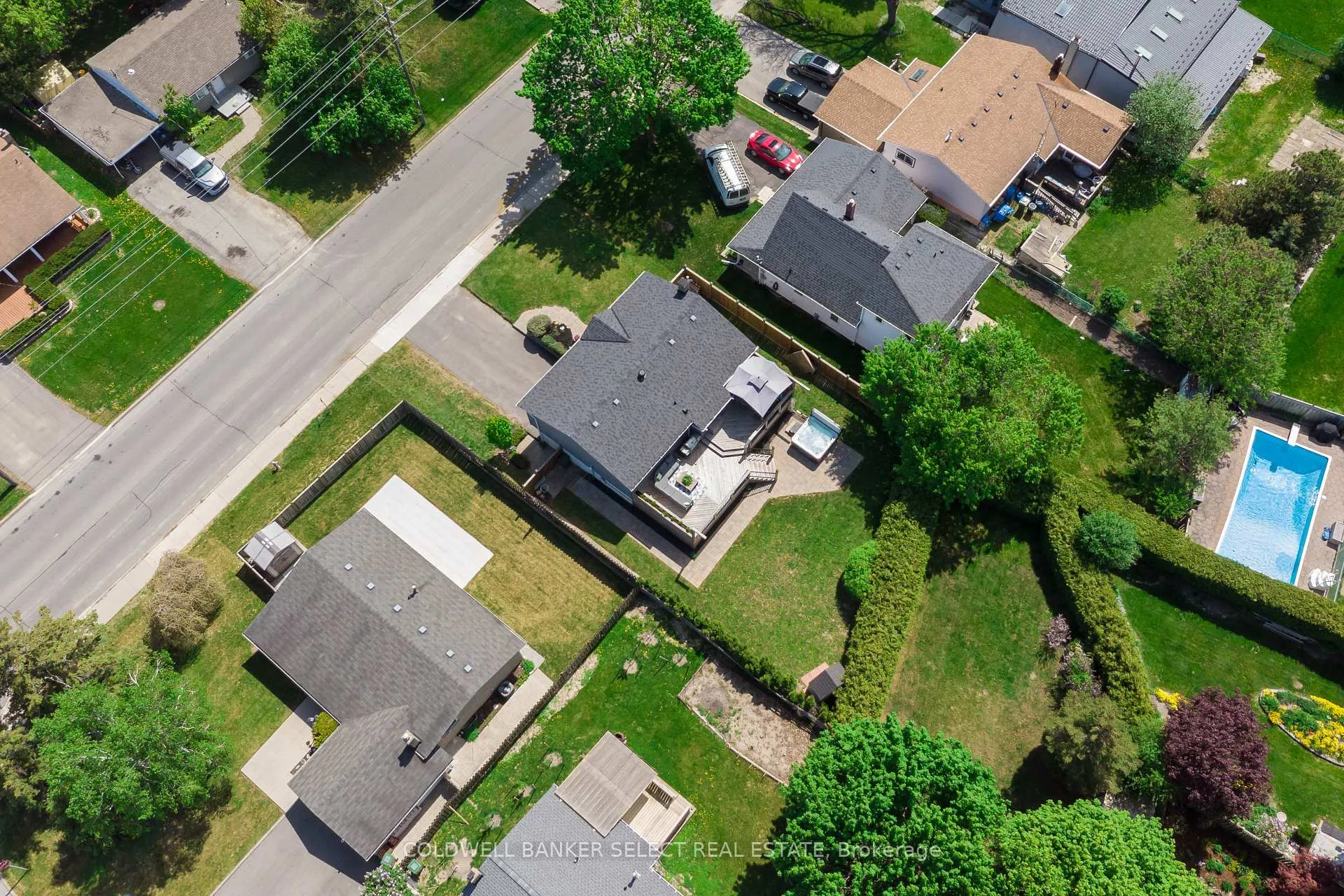 Photo 37 of 149 Ellwood Drive W, Caledon, Bolton West — HOMEH