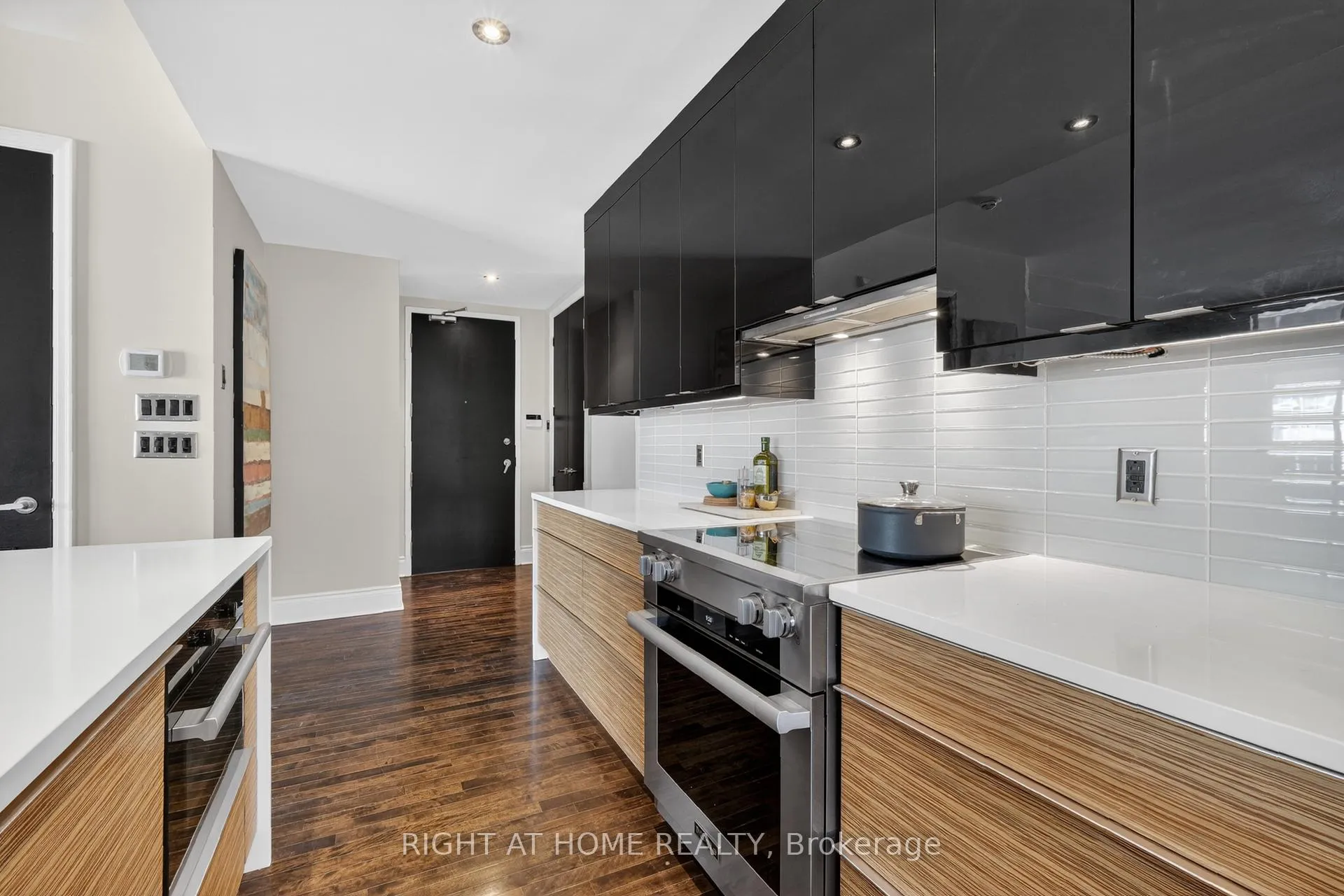 Photo 5 of Unit 901, 374 Cooper Street, Ottawa, Ottawa Centre — HOMEH