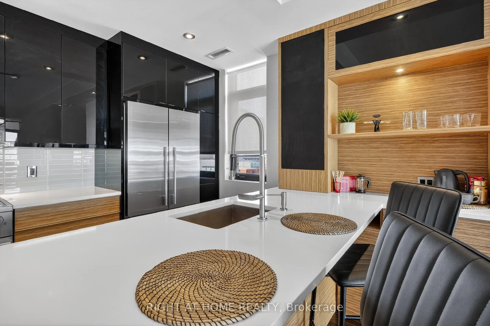 Photo 6 of Unit 901, 374 Cooper Street, Ottawa, Ottawa Centre — HOMEH