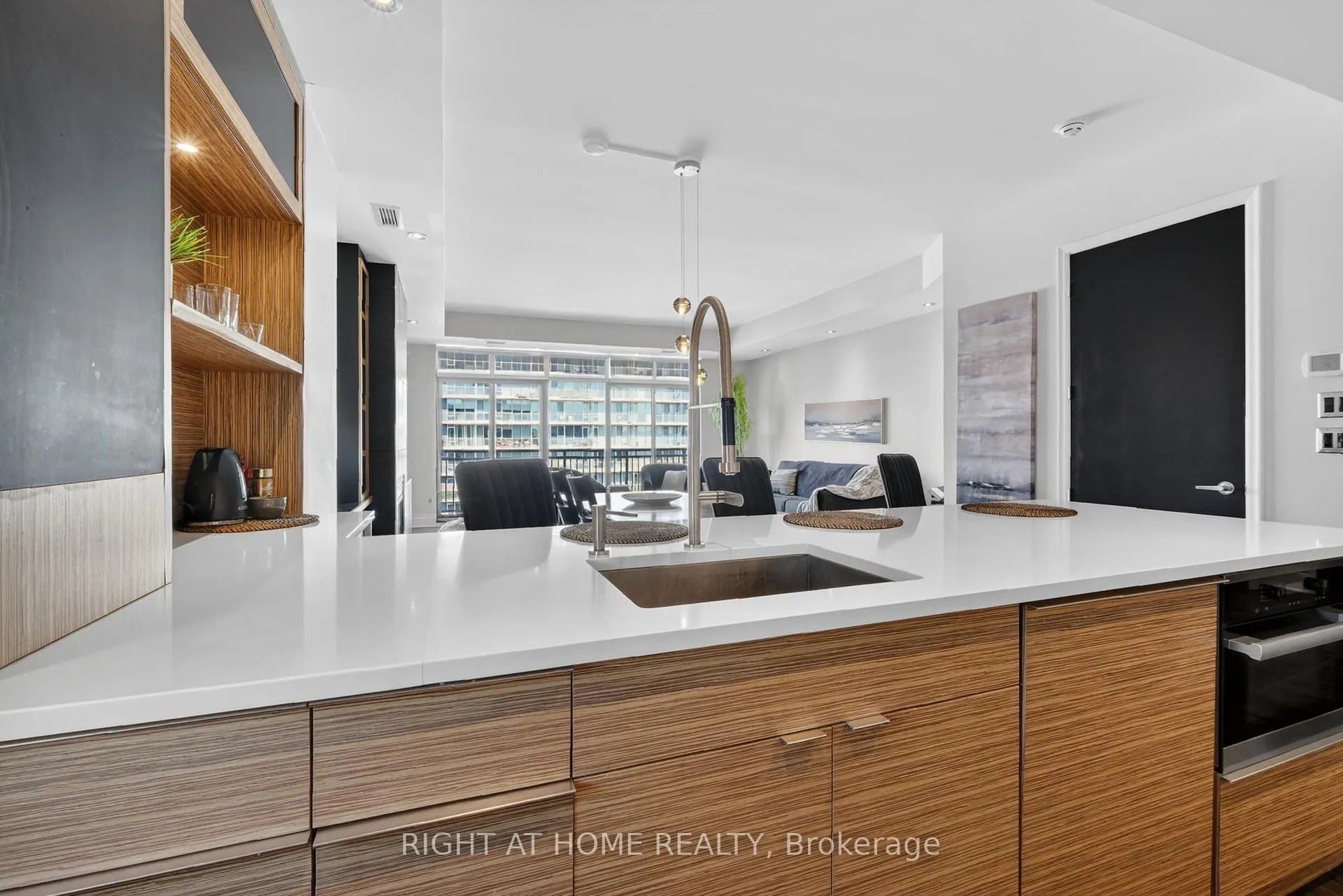 Photo 8 of Unit 901, 374 Cooper Street, Ottawa, Ottawa Centre — HOMEH