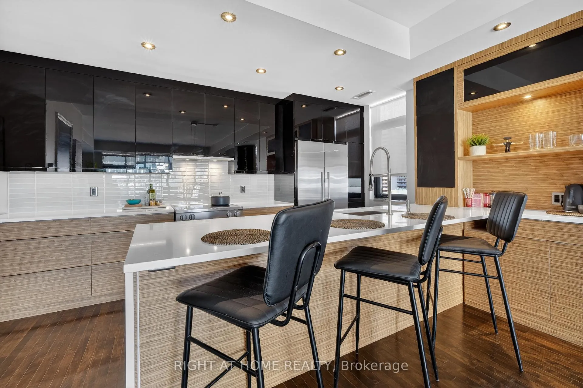 Photo 9 of Unit 901, 374 Cooper Street, Ottawa, Ottawa Centre — HOMEH