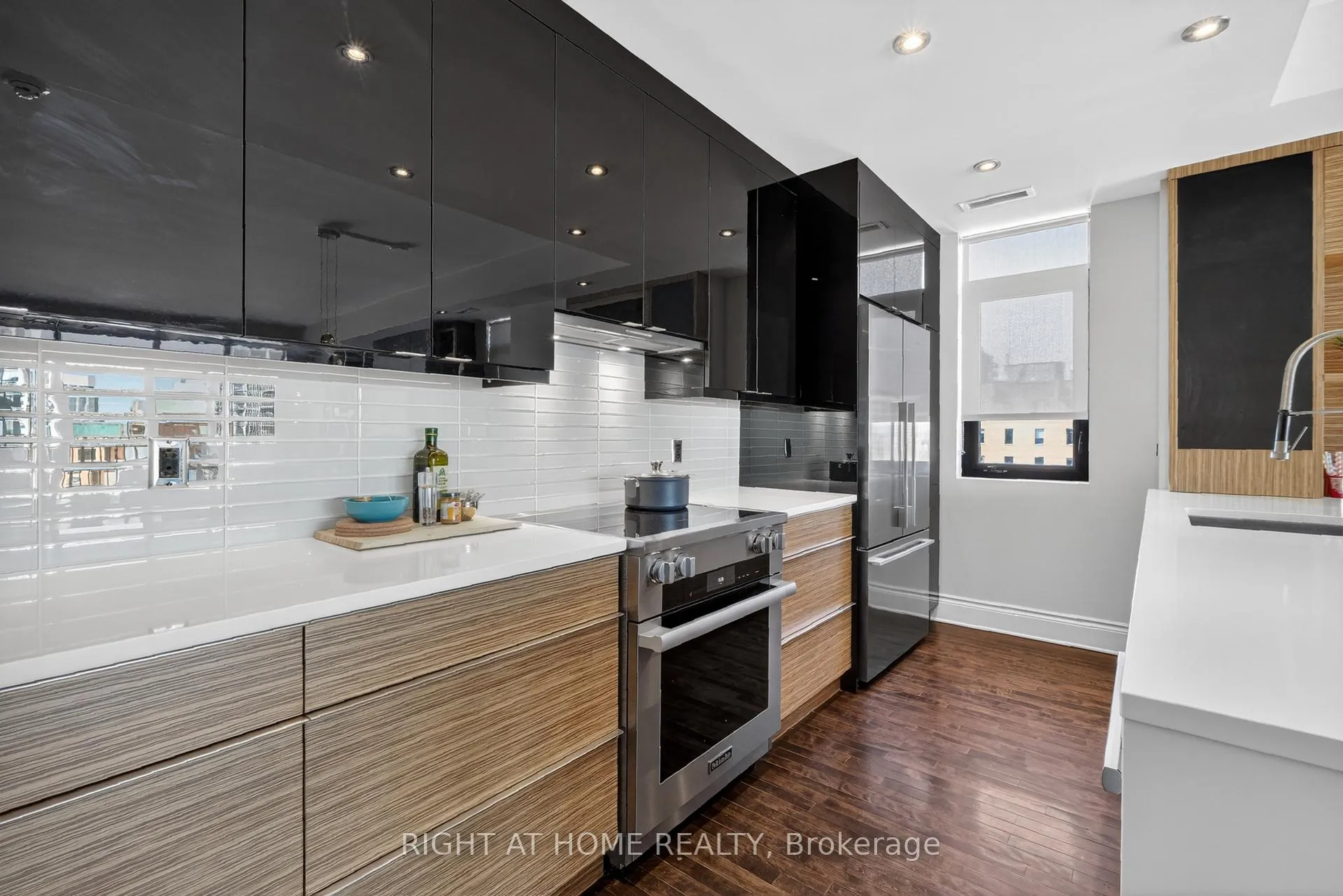 Photo 10 of Unit 901, 374 Cooper Street, Ottawa, Ottawa Centre — HOMEH