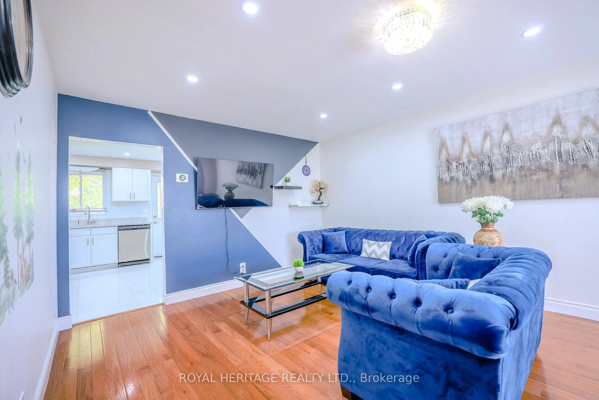Photo 5 of 1092 Cedar Street, Oshawa, Lakeview — HOMEH