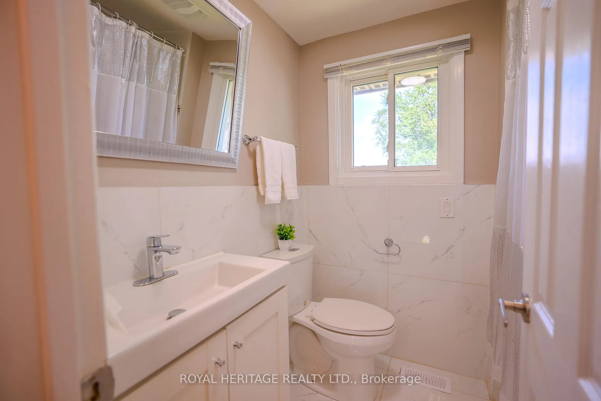 Photo 18 of 1092 Cedar Street, Oshawa, Lakeview — HOMEH