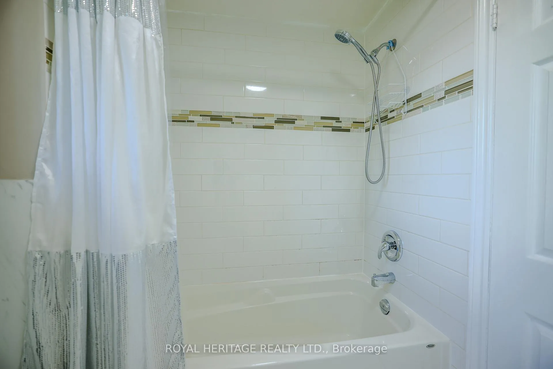 Photo 19 of 1092 Cedar Street, Oshawa, Lakeview — HOMEH