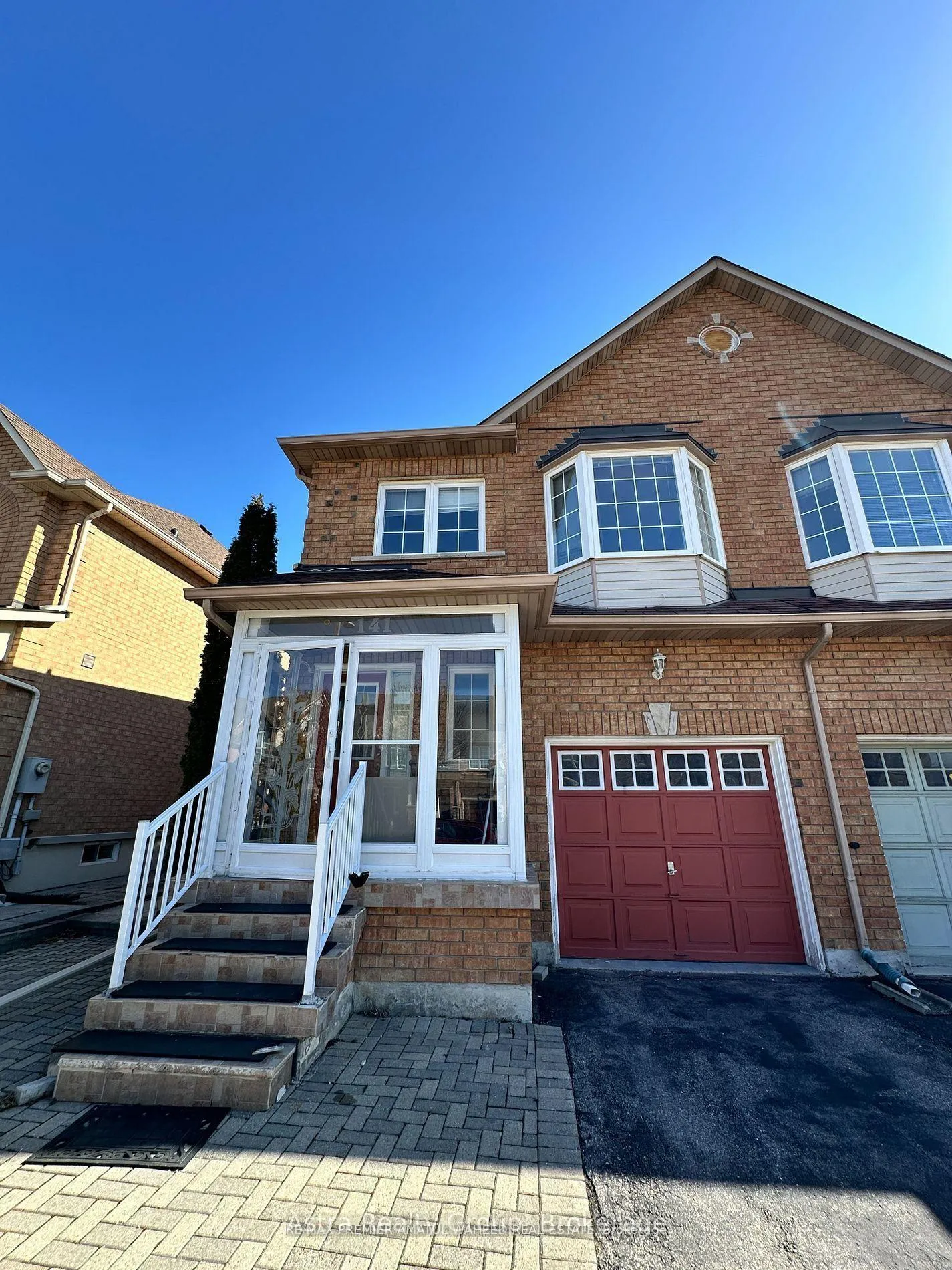 Photo 2 of 141 Foxchase Avenue, Vaughan, East Woodbridge — HOMEH