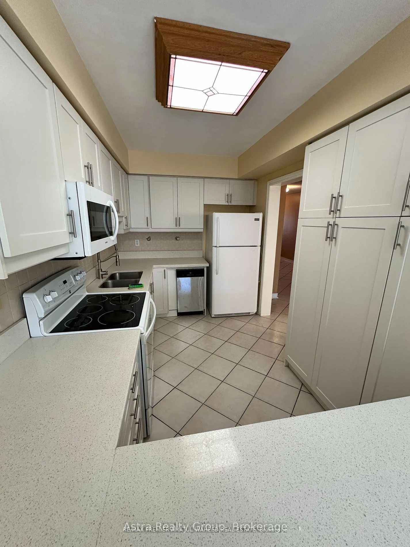 Photo 7 of 141 Foxchase Avenue, Vaughan, East Woodbridge — HOMEH
