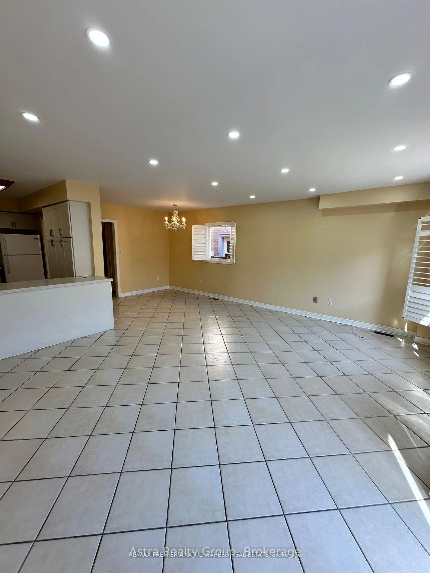 Photo 11 of 141 Foxchase Avenue, Vaughan, East Woodbridge — HOMEH