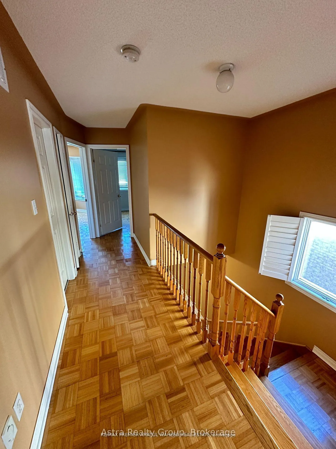 Photo 12 of 141 Foxchase Avenue, Vaughan, East Woodbridge — HOMEH