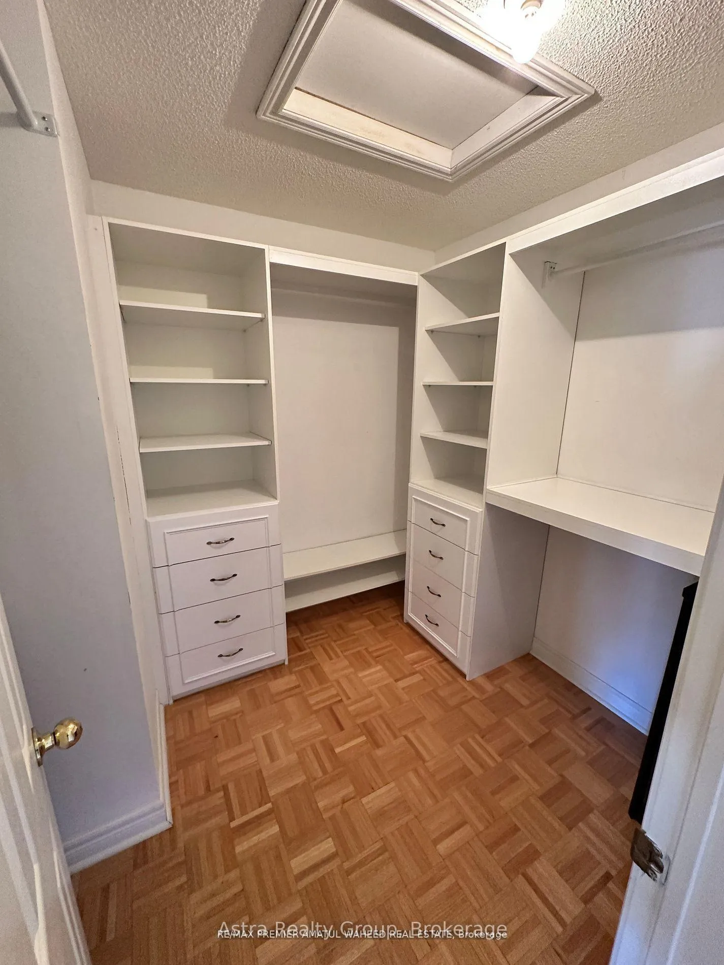 Photo 16 of 141 Foxchase Avenue, Vaughan, East Woodbridge — HOMEH