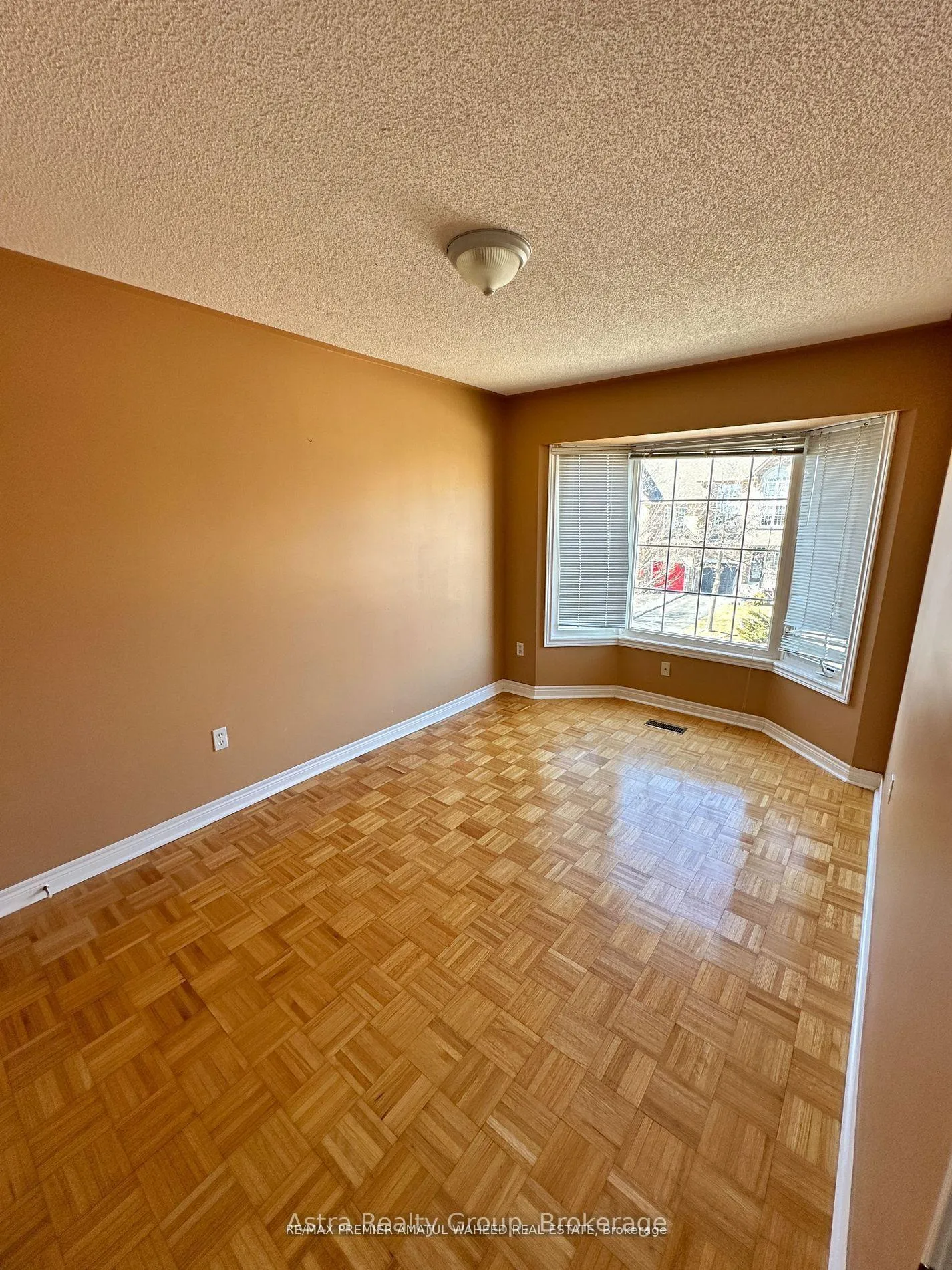 Photo 17 of 141 Foxchase Avenue, Vaughan, East Woodbridge — HOMEH