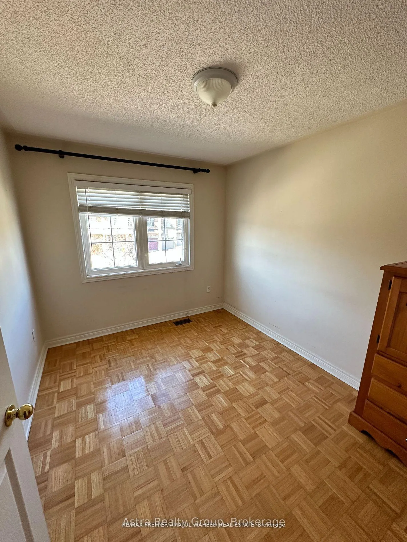 Photo 18 of 141 Foxchase Avenue, Vaughan, East Woodbridge — HOMEH