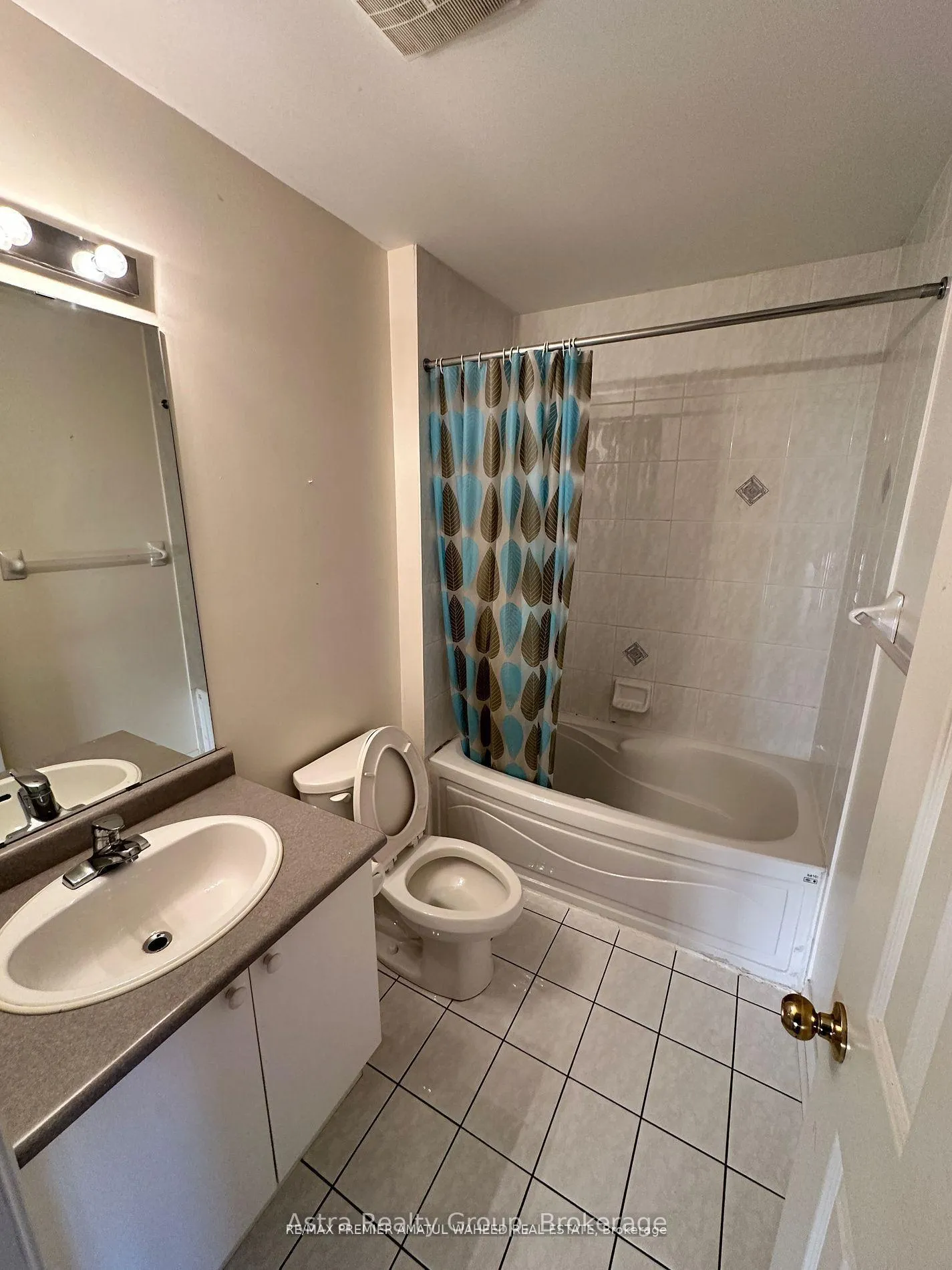 Photo 19 of 141 Foxchase Avenue, Vaughan, East Woodbridge — HOMEH