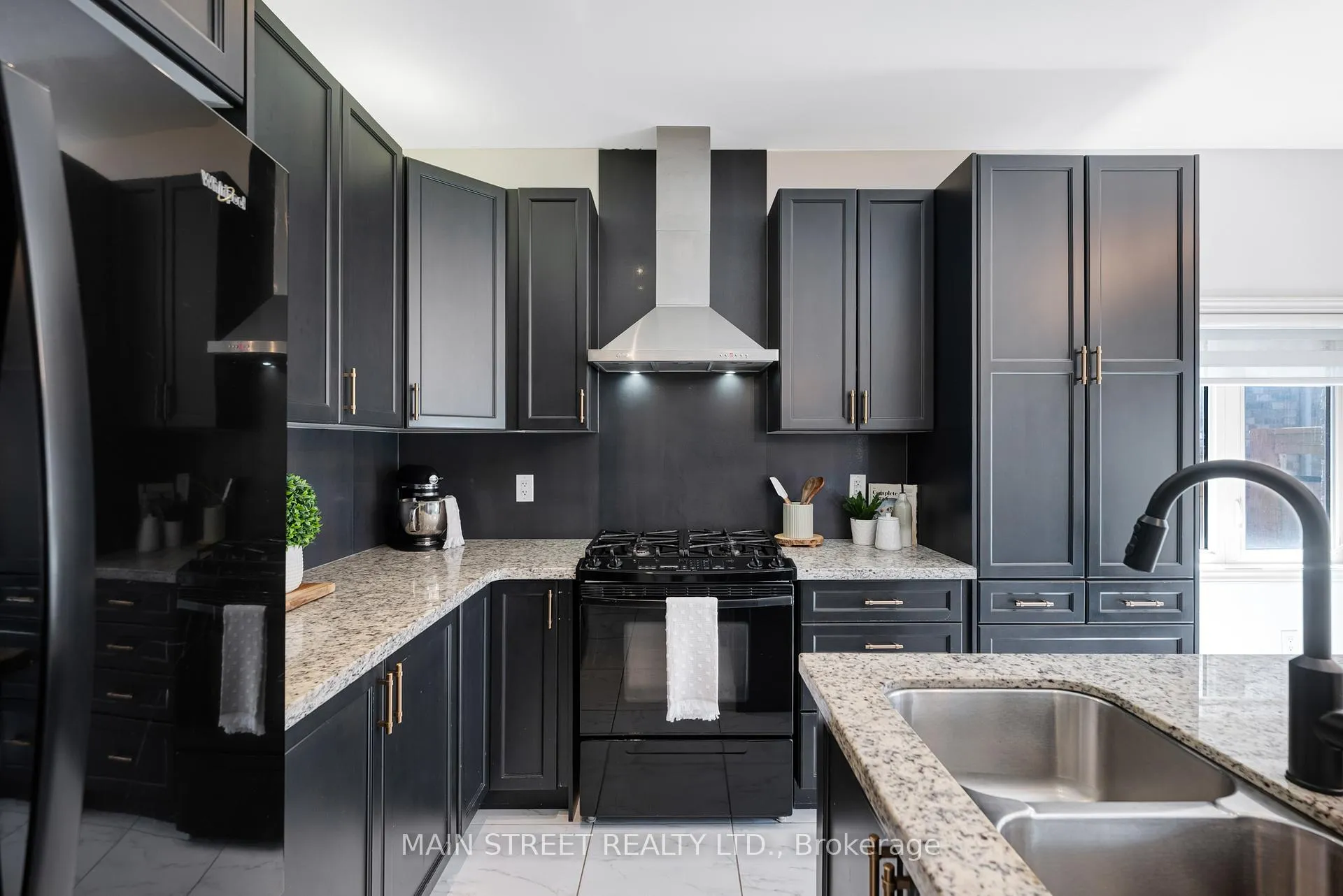 Photo 4 of 1518 Emberton Way, Innisfil, Alcona — HOMEH