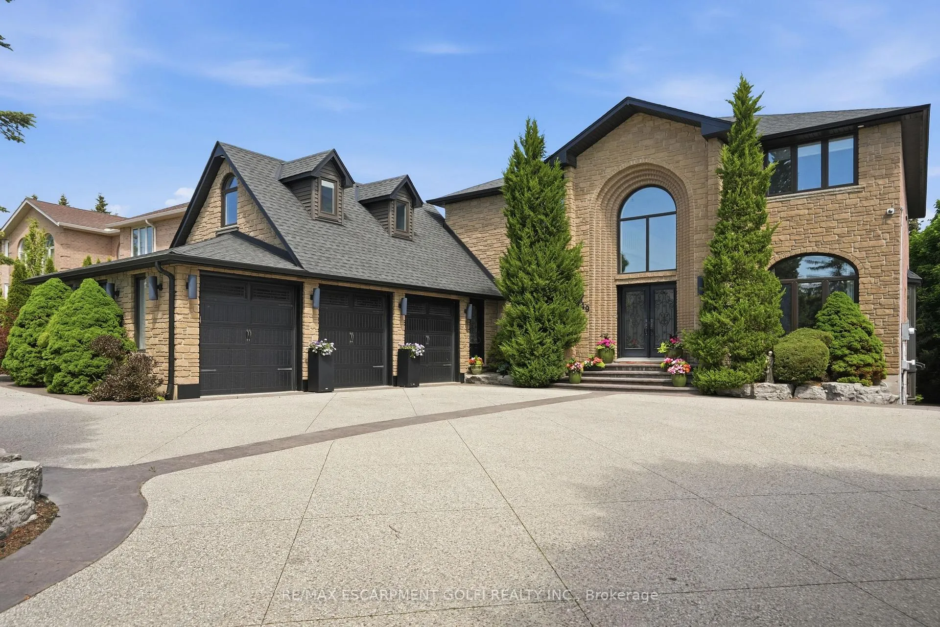 Photo 2 of 149 Miller Drive, Hamilton, Ancaster — HOMEH