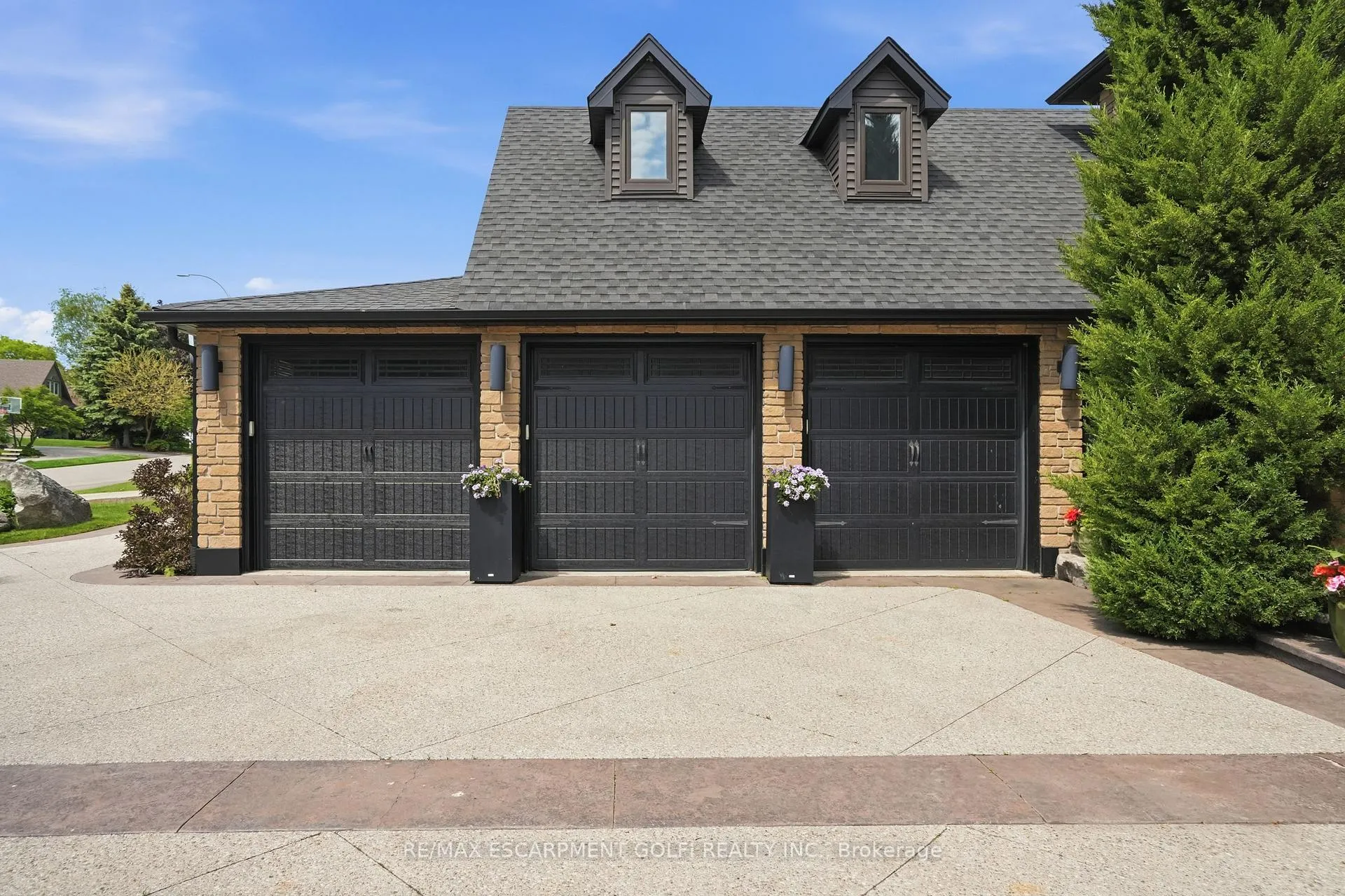 Photo 3 of 149 Miller Drive, Hamilton, Ancaster — HOMEH