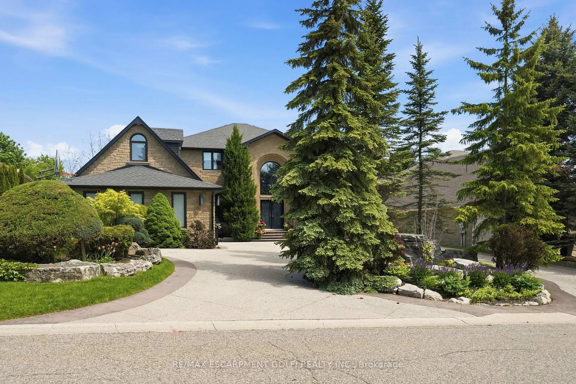 Photo 5 of 149 Miller Drive, Hamilton, Ancaster — HOMEH