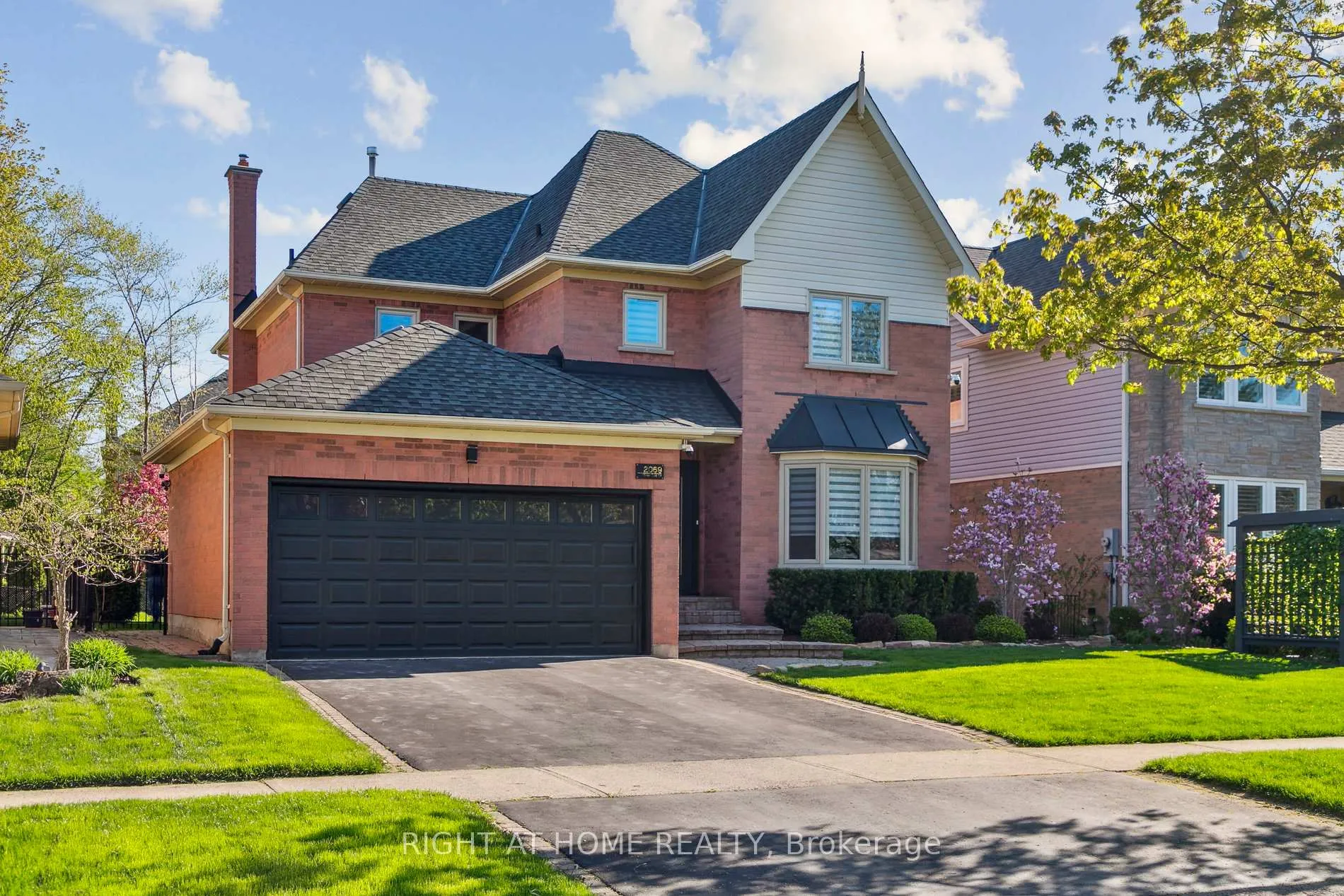 Photo 2 of 2069 Waterbridge Drive N, Burlington, Rose — HOMEH