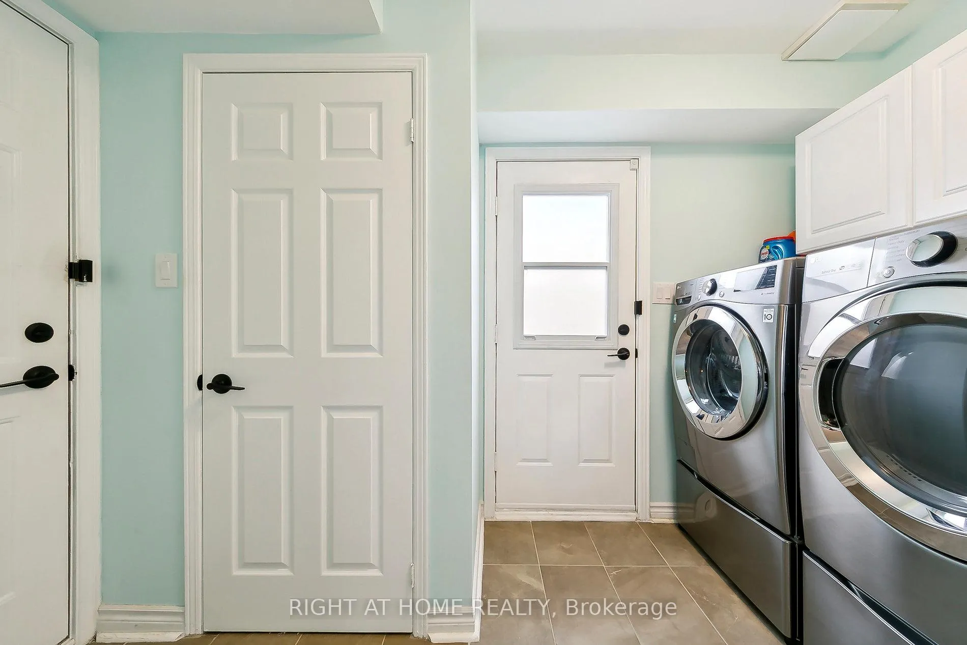 Photo 10 of 2069 Waterbridge Drive N, Burlington, Rose — HOMEH