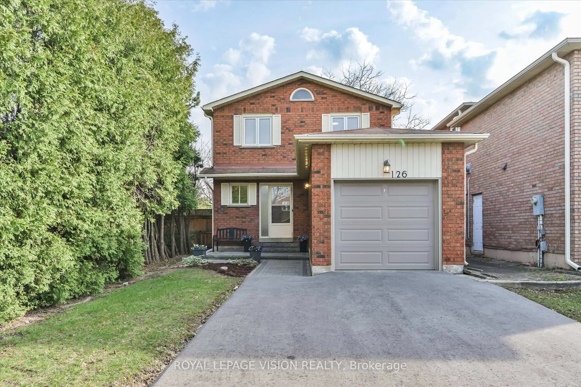 Photo 3 of 126 Richbell Street, Vaughan, Brownridge — HOMEH
