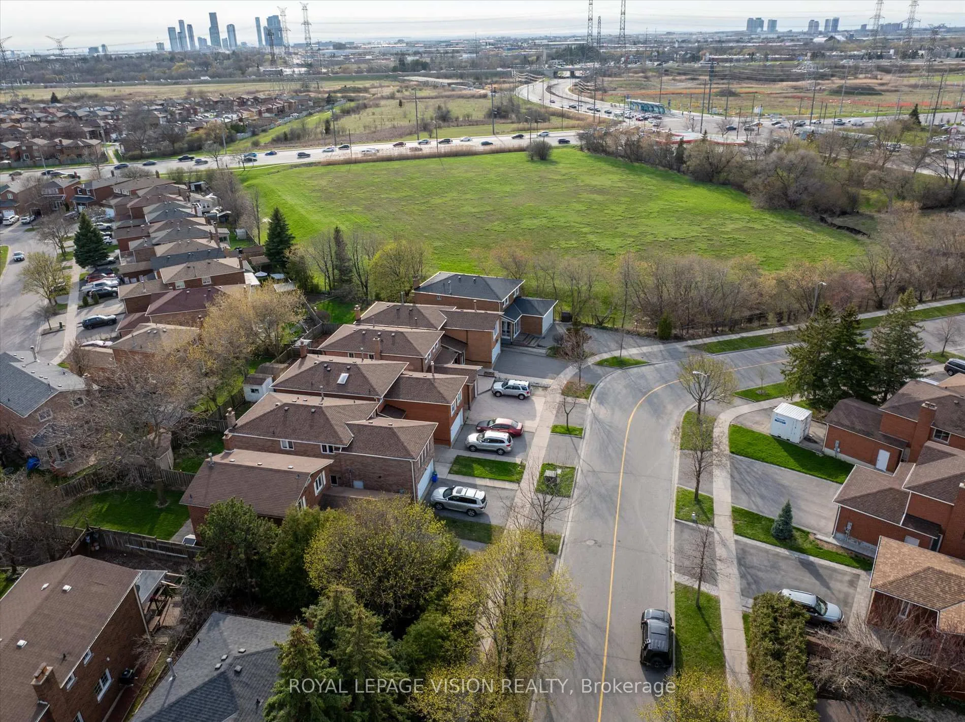 Photo 32 of 126 Richbell Street, Vaughan, Brownridge — HOMEH