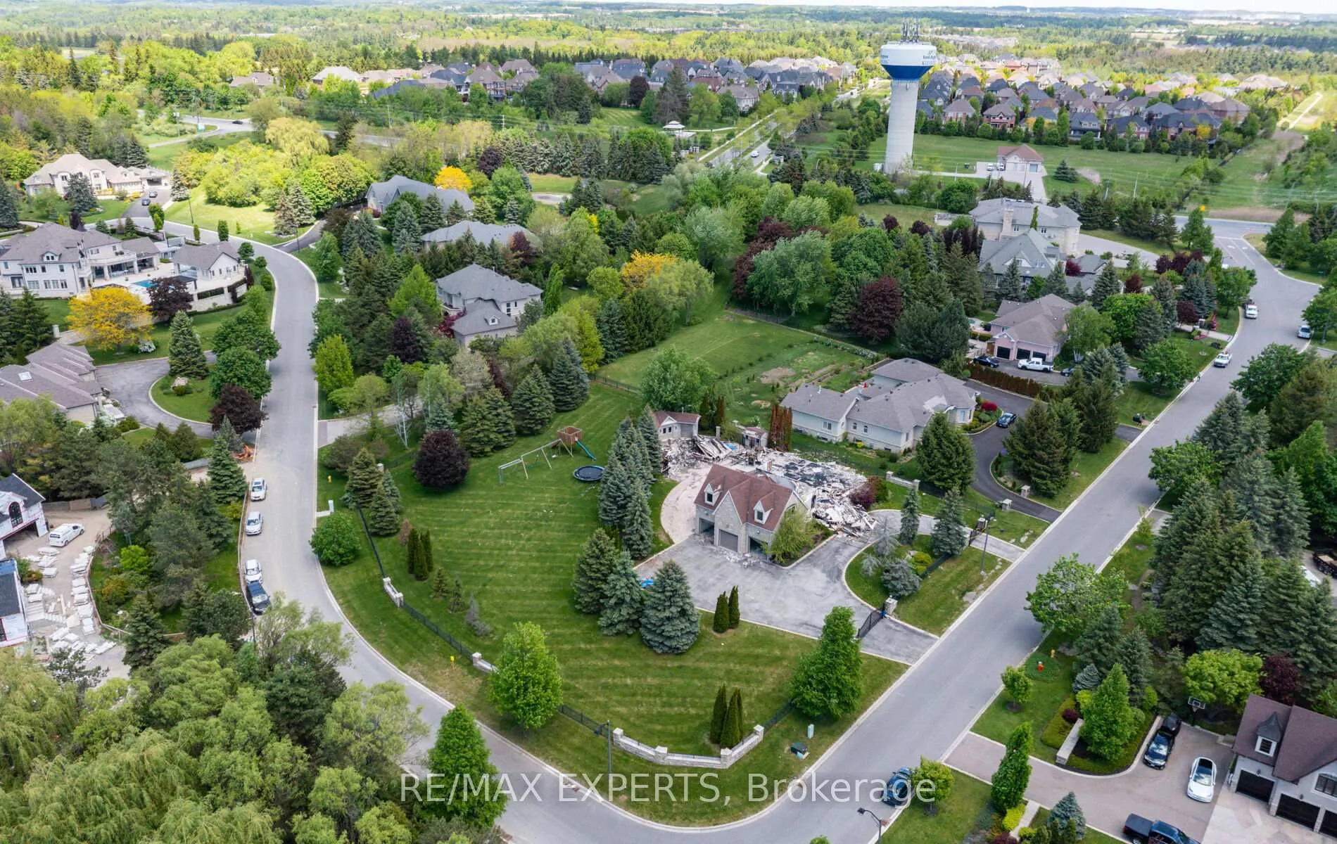 Photo 1 of 76 Forest Heights Boulevard, Vaughan, Kleinburg — HOMEH