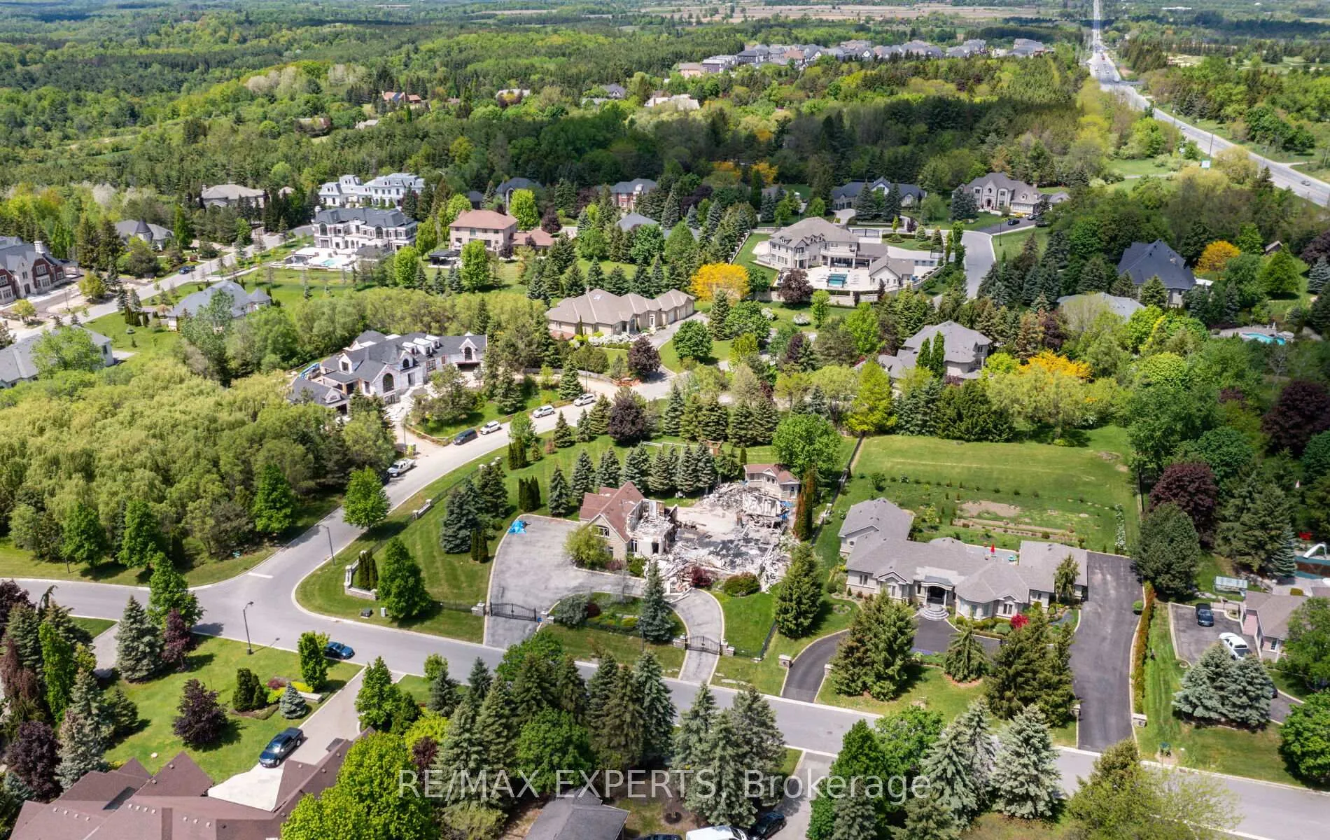 Photo 6 of 76 Forest Heights Boulevard, Vaughan, Kleinburg — HOMEH