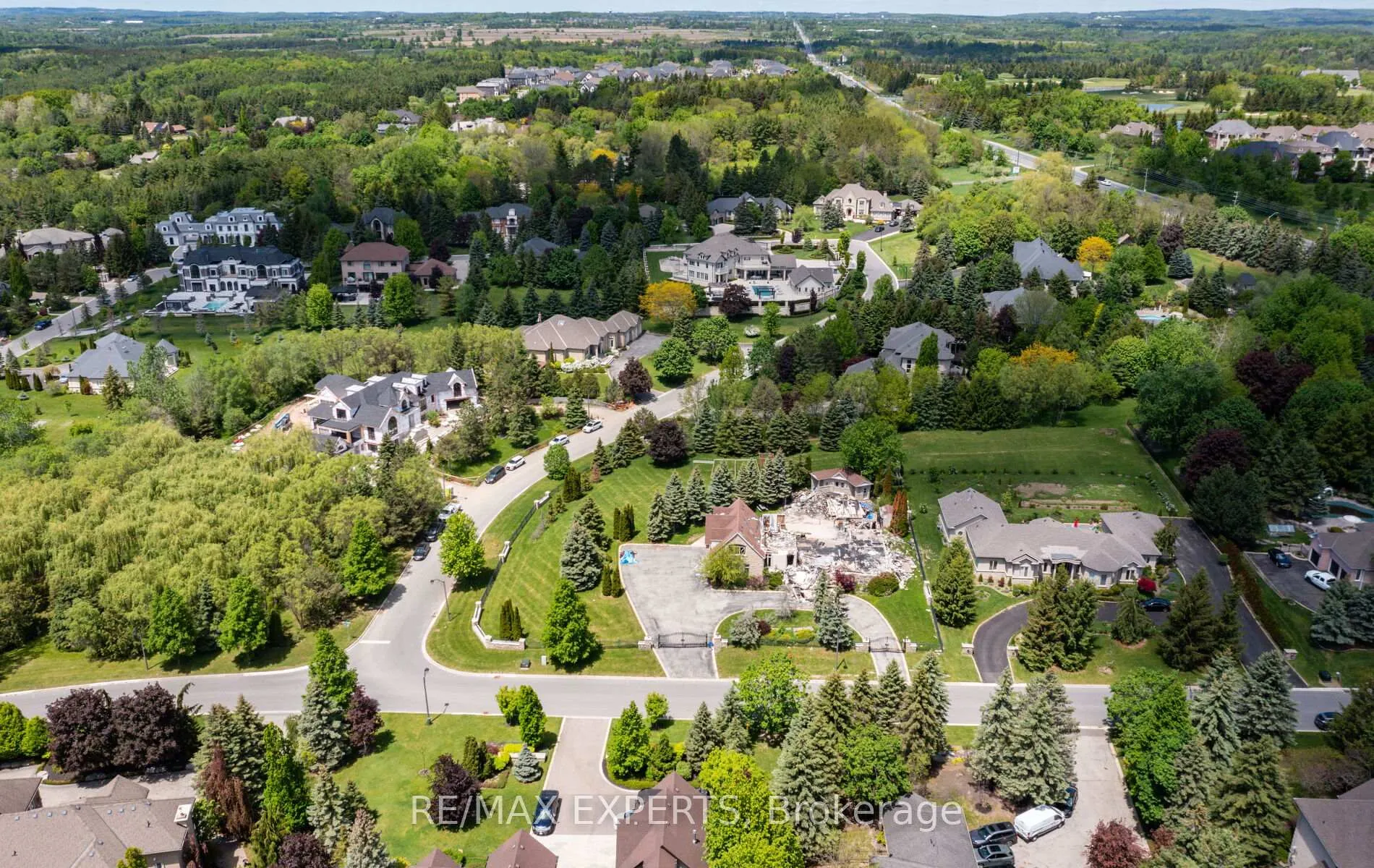 Photo 7 of 76 Forest Heights Boulevard, Vaughan, Kleinburg — HOMEH