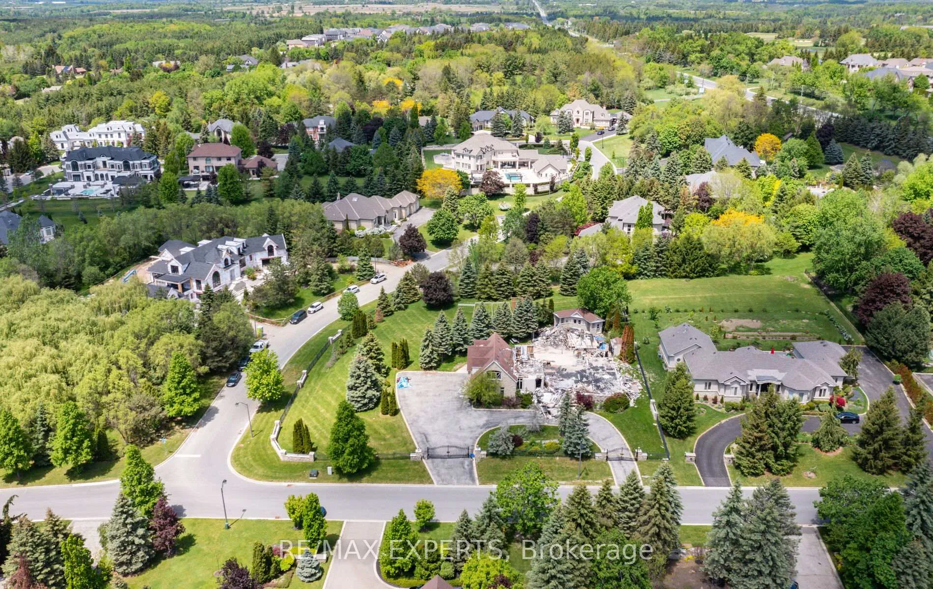 Photo 8 of 76 Forest Heights Boulevard, Vaughan, Kleinburg — HOMEH