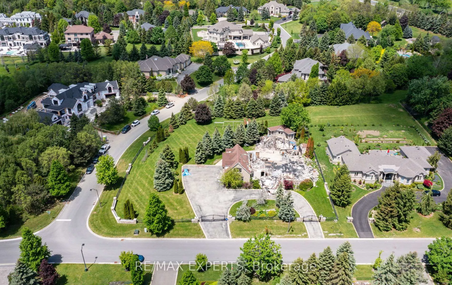 Photo 9 of 76 Forest Heights Boulevard, Vaughan, Kleinburg — HOMEH