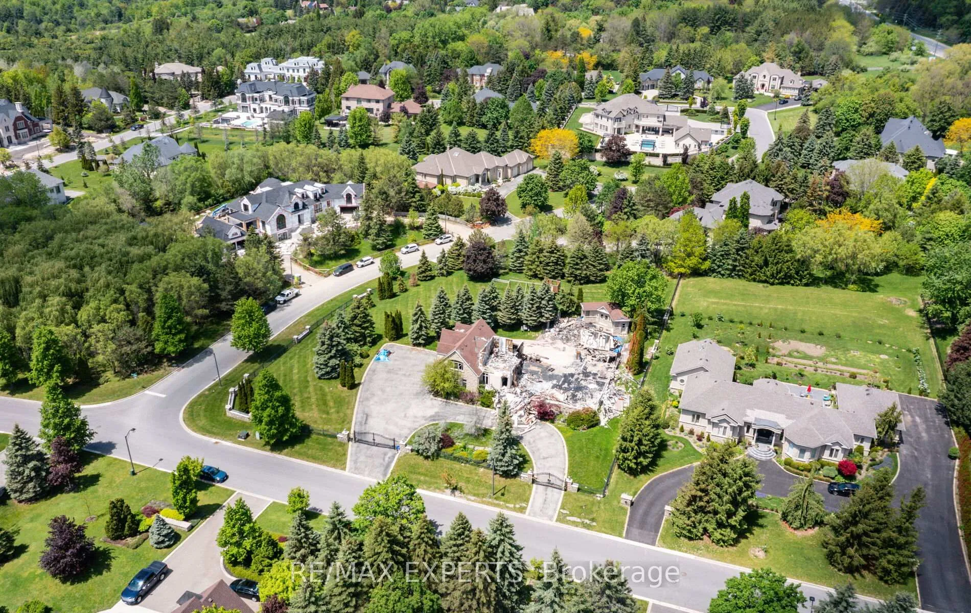 Photo 10 of 76 Forest Heights Boulevard, Vaughan, Kleinburg — HOMEH