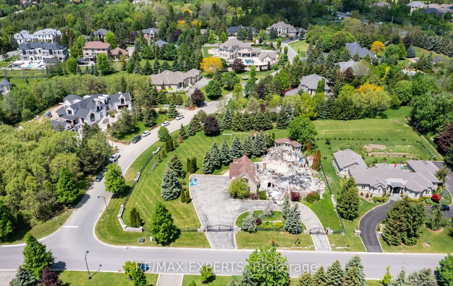 Photo 12 of 76 Forest Heights Boulevard, Vaughan, Kleinburg — HOMEH