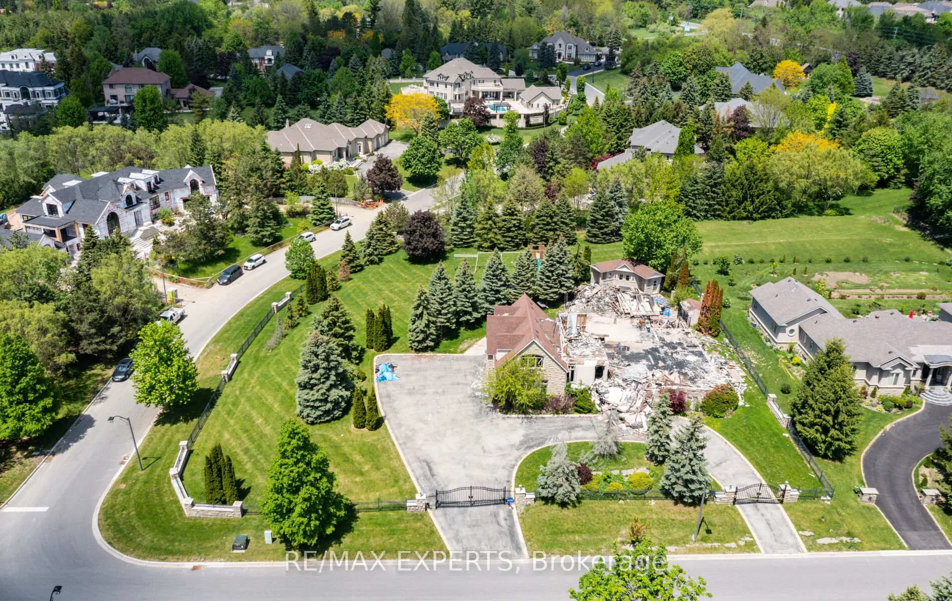 Photo 16 of 76 Forest Heights Boulevard, Vaughan, Kleinburg — HOMEH