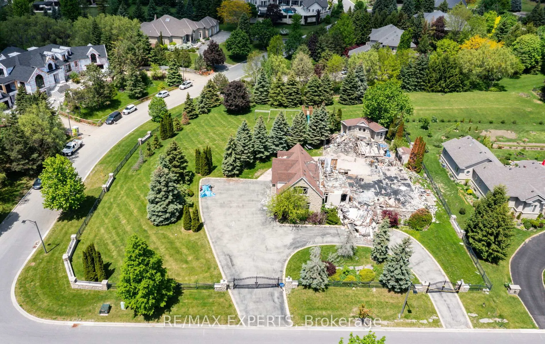 Photo 17 of 76 Forest Heights Boulevard, Vaughan, Kleinburg — HOMEH