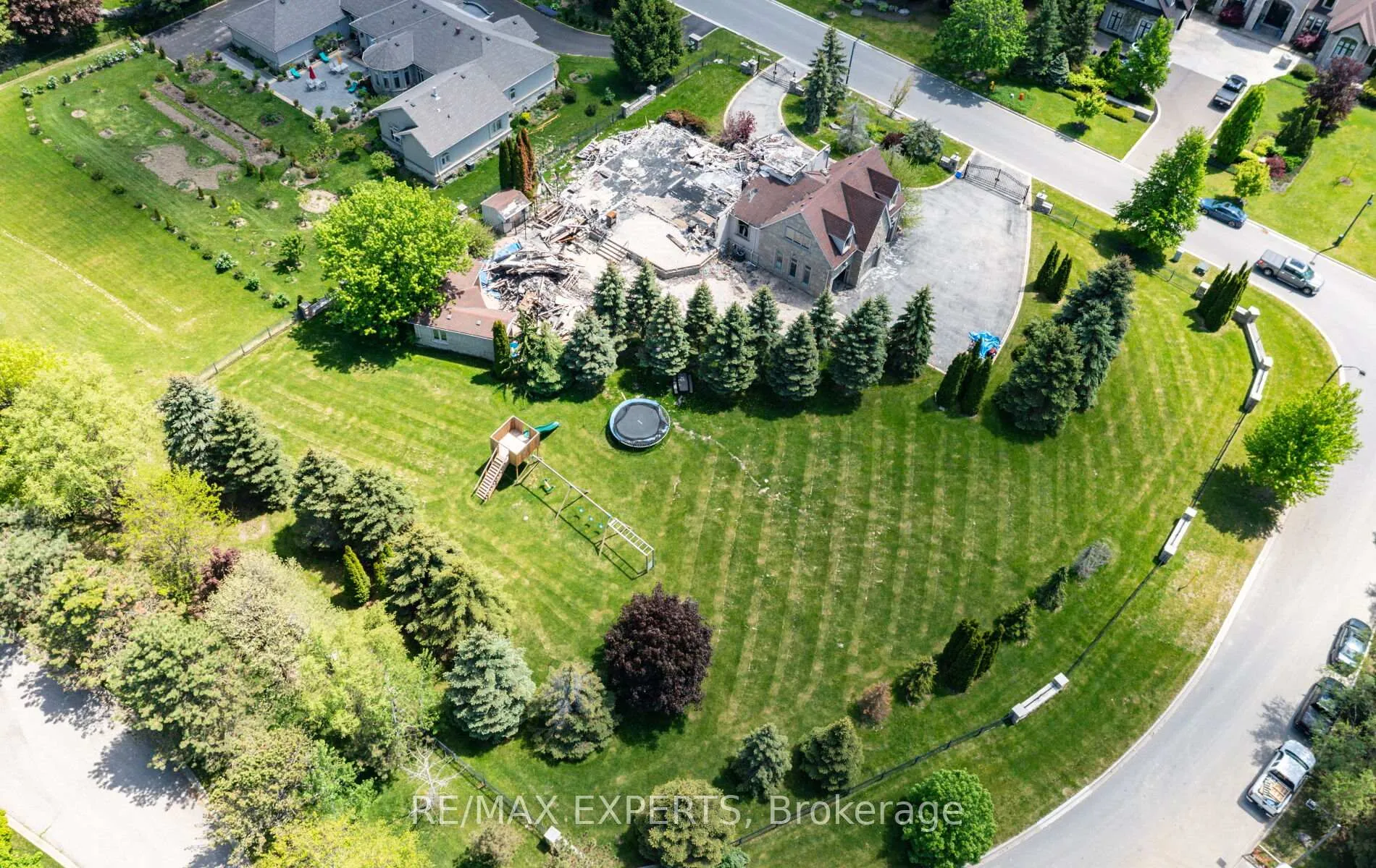 Photo 18 of 76 Forest Heights Boulevard, Vaughan, Kleinburg — HOMEH