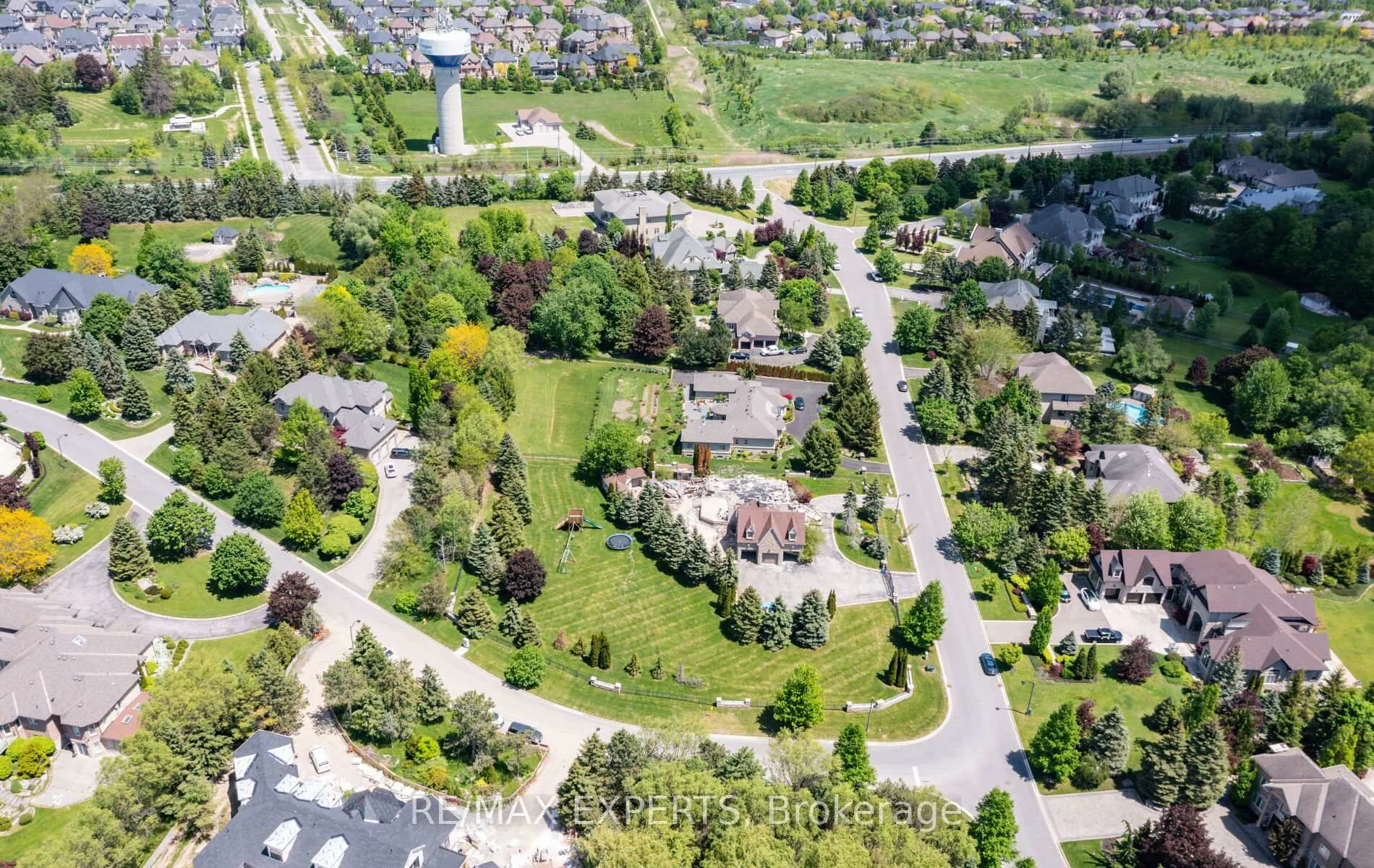 Photo 27 of 76 Forest Heights Boulevard, Vaughan, Kleinburg — HOMEH