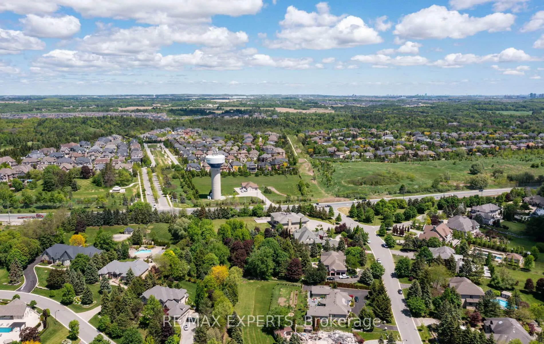Photo 28 of 76 Forest Heights Boulevard, Vaughan, Kleinburg — HOMEH