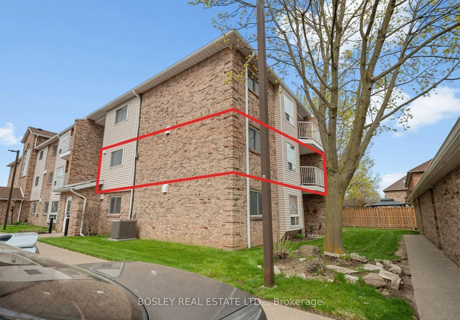 Front of Unit 205A, 1061 Vansickle Road N