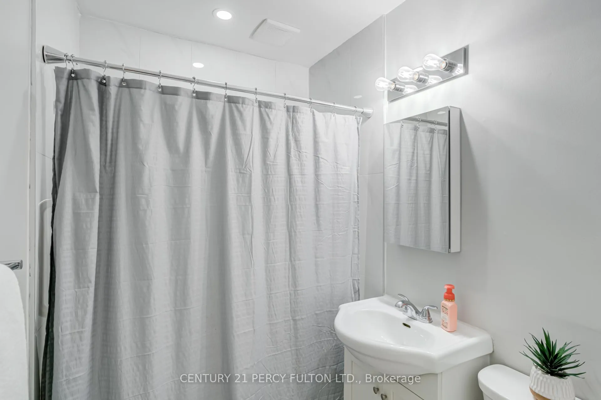 Photo 31 of 10 Mendip Crescent, Scarborough, Dorset Park — HOMEH