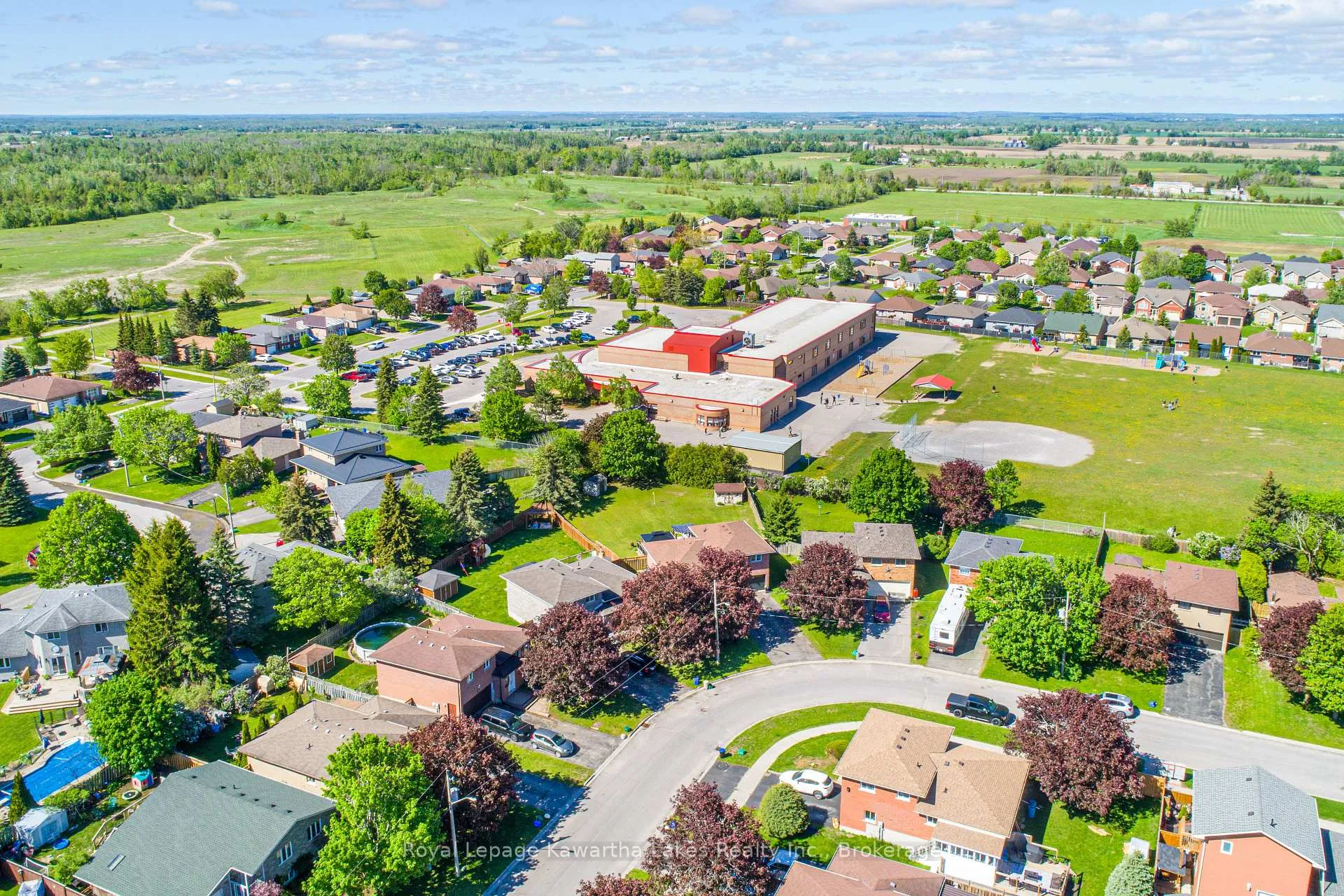 Photo 4 of 46 Madill Crescent, Kawartha Lakes, Lindsay — HOMEH
