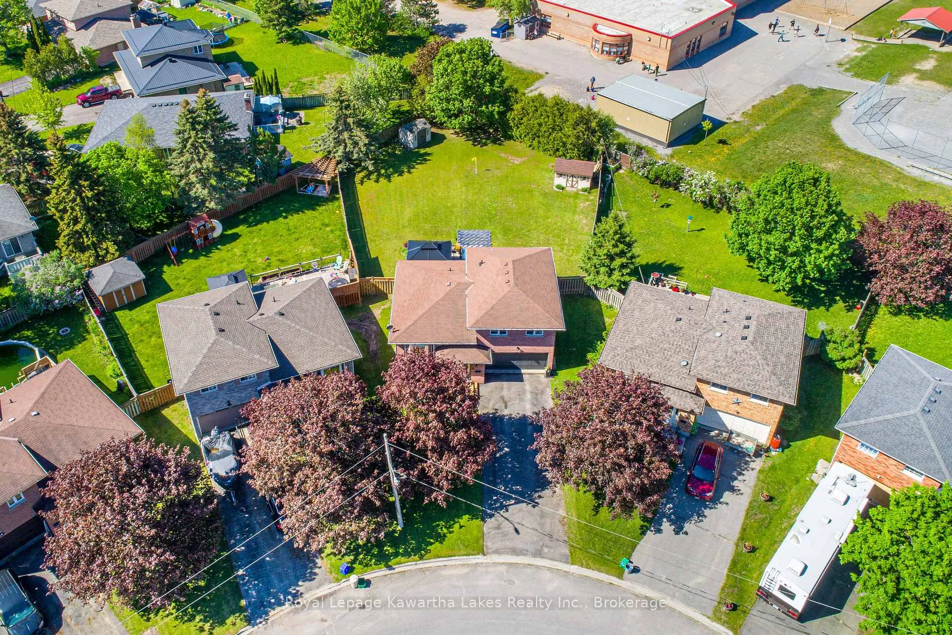Photo 5 of 46 Madill Crescent, Kawartha Lakes, Lindsay — HOMEH