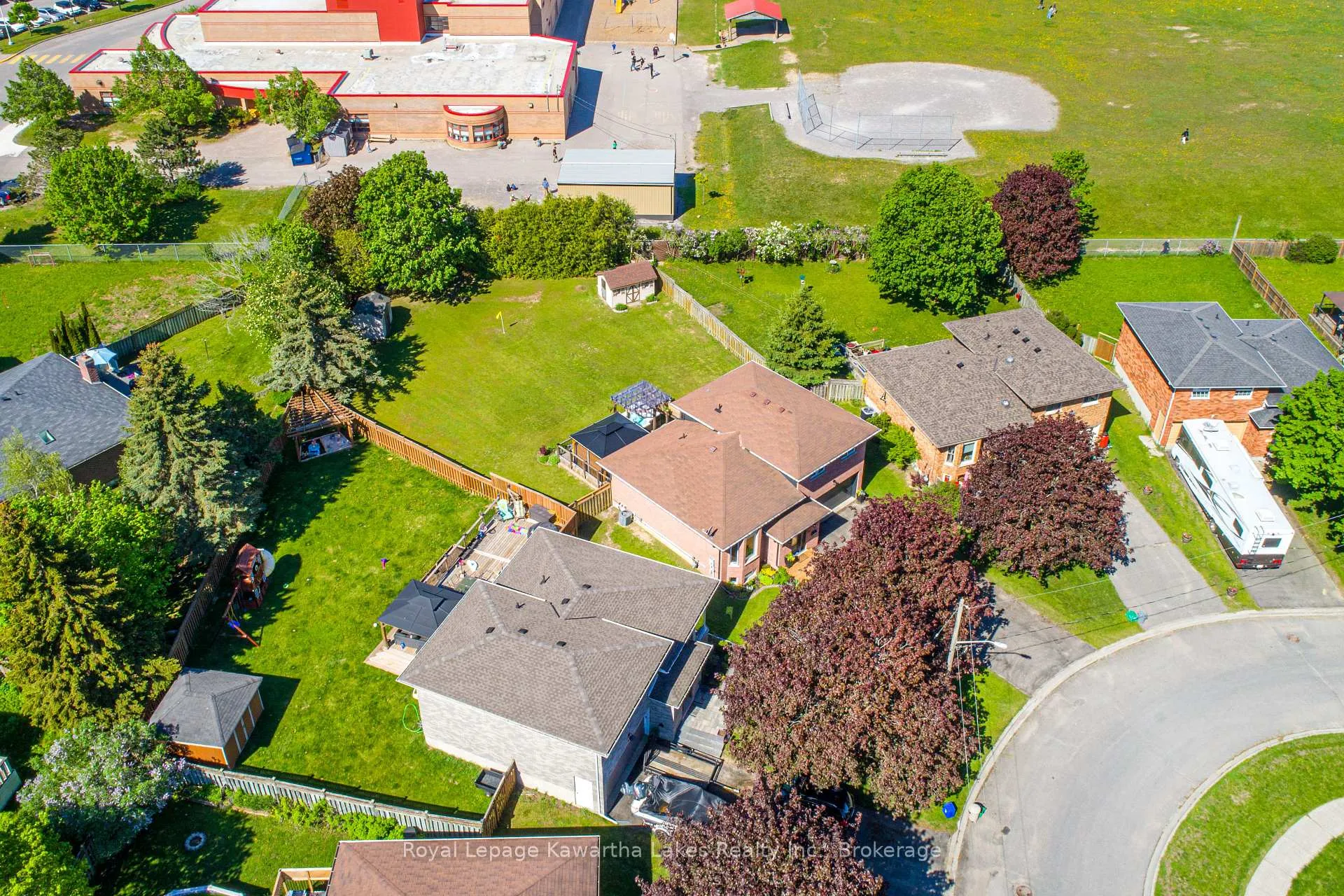 Photo 6 of 46 Madill Crescent, Kawartha Lakes, Lindsay — HOMEH