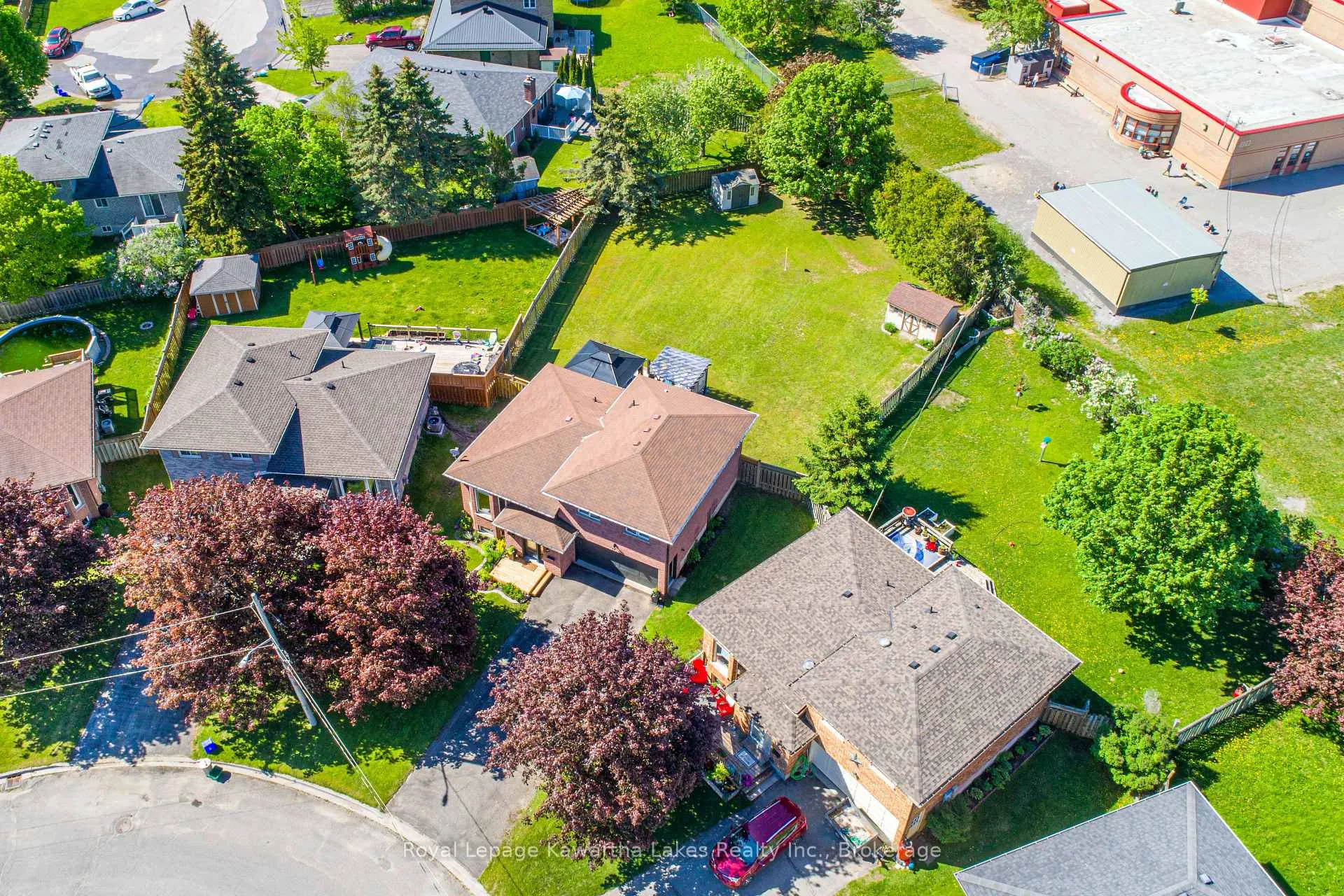 Photo 7 of 46 Madill Crescent, Kawartha Lakes, Lindsay — HOMEH