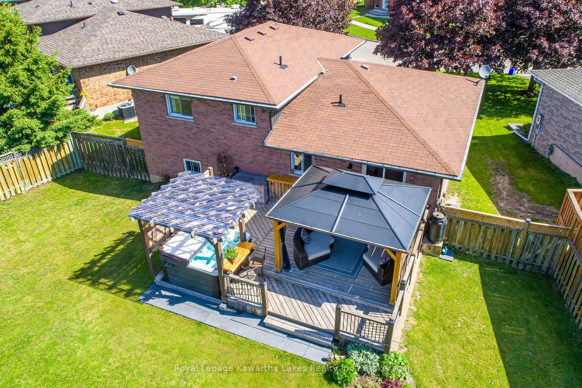 Photo 12 of 46 Madill Crescent, Kawartha Lakes, Lindsay — HOMEH