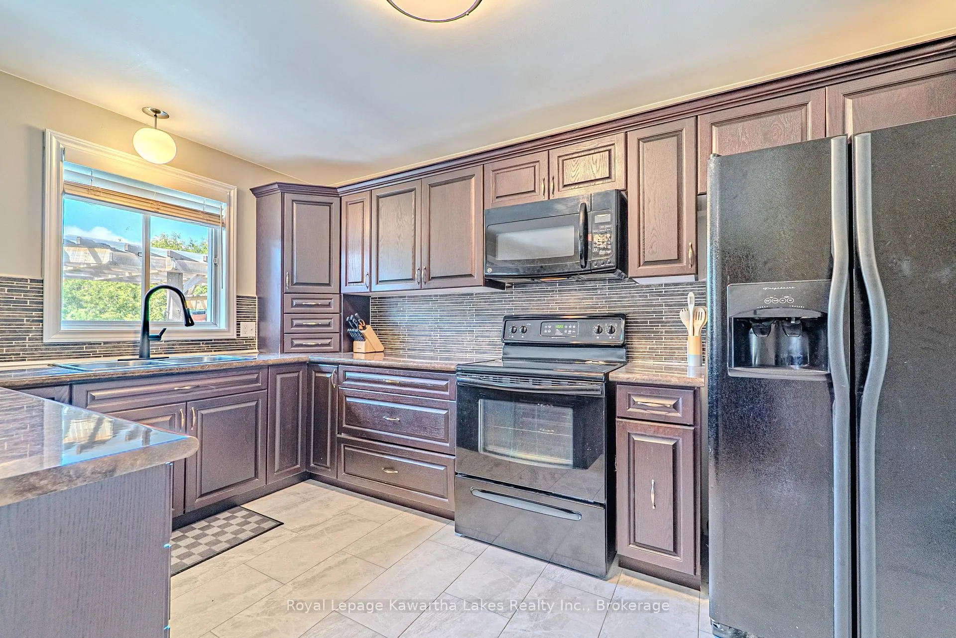 Photo 41 of 46 Madill Crescent, Kawartha Lakes, Lindsay — HOMEH