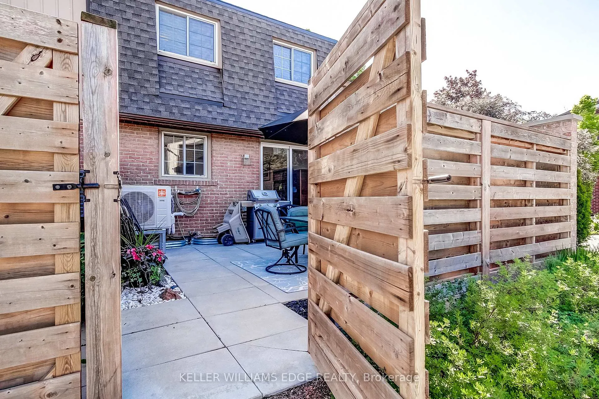 Photo 37 of Unit 1, 567 Guelph Line, Burlington, Roseland — HOMEH