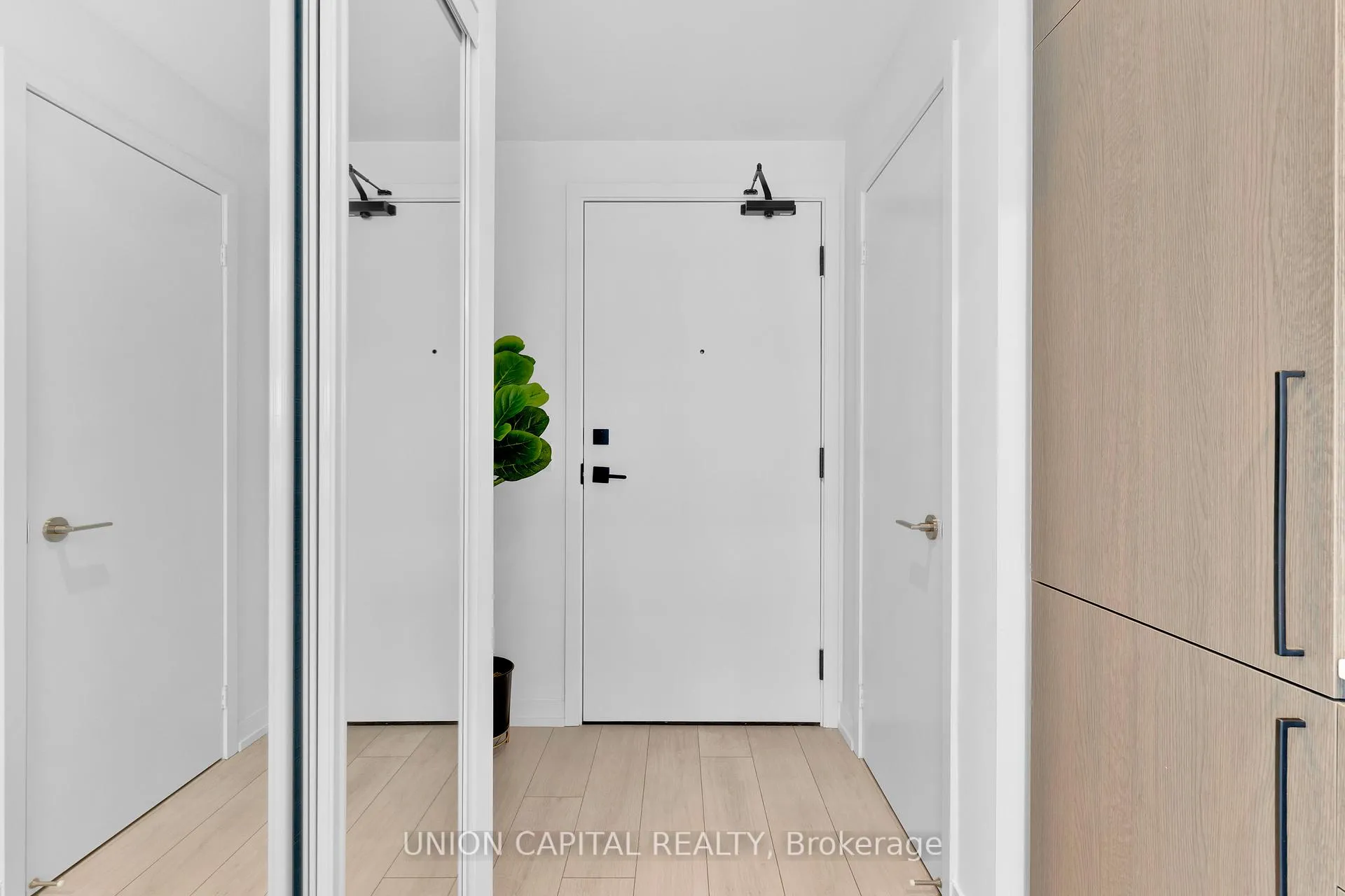 Photo 4 of Unit 4606, 55 Mercer Street, Toronto, Waterfront Communities — HOMEH
