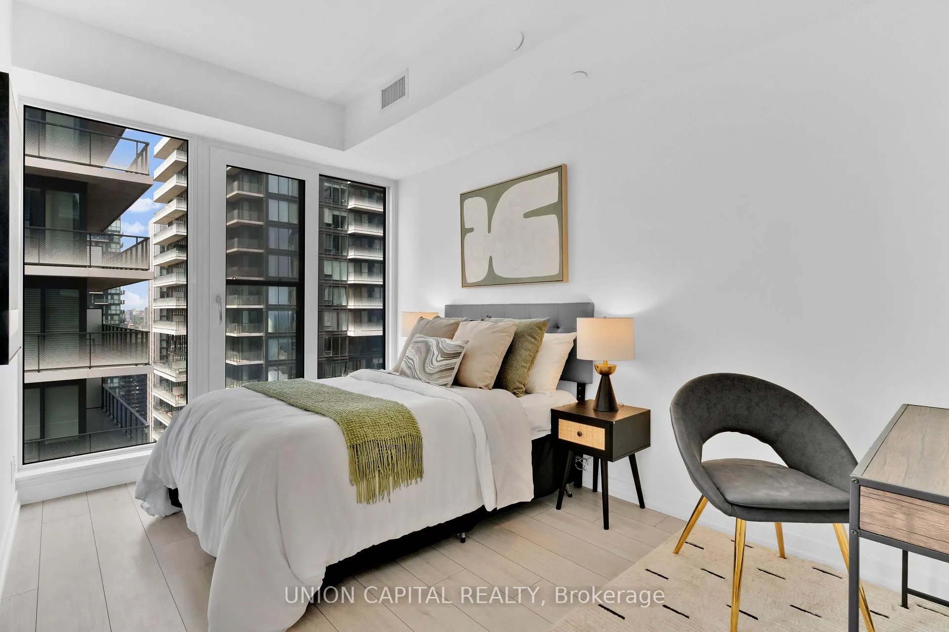 Photo 6 of Unit 4606, 55 Mercer Street, Toronto, Waterfront Communities — HOMEH